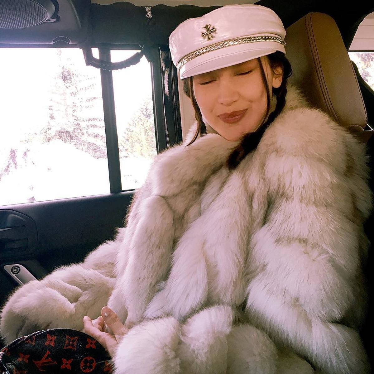 Chrome Hearts, white sailor hat, white fur coat, SD Desktop Wallpaper
