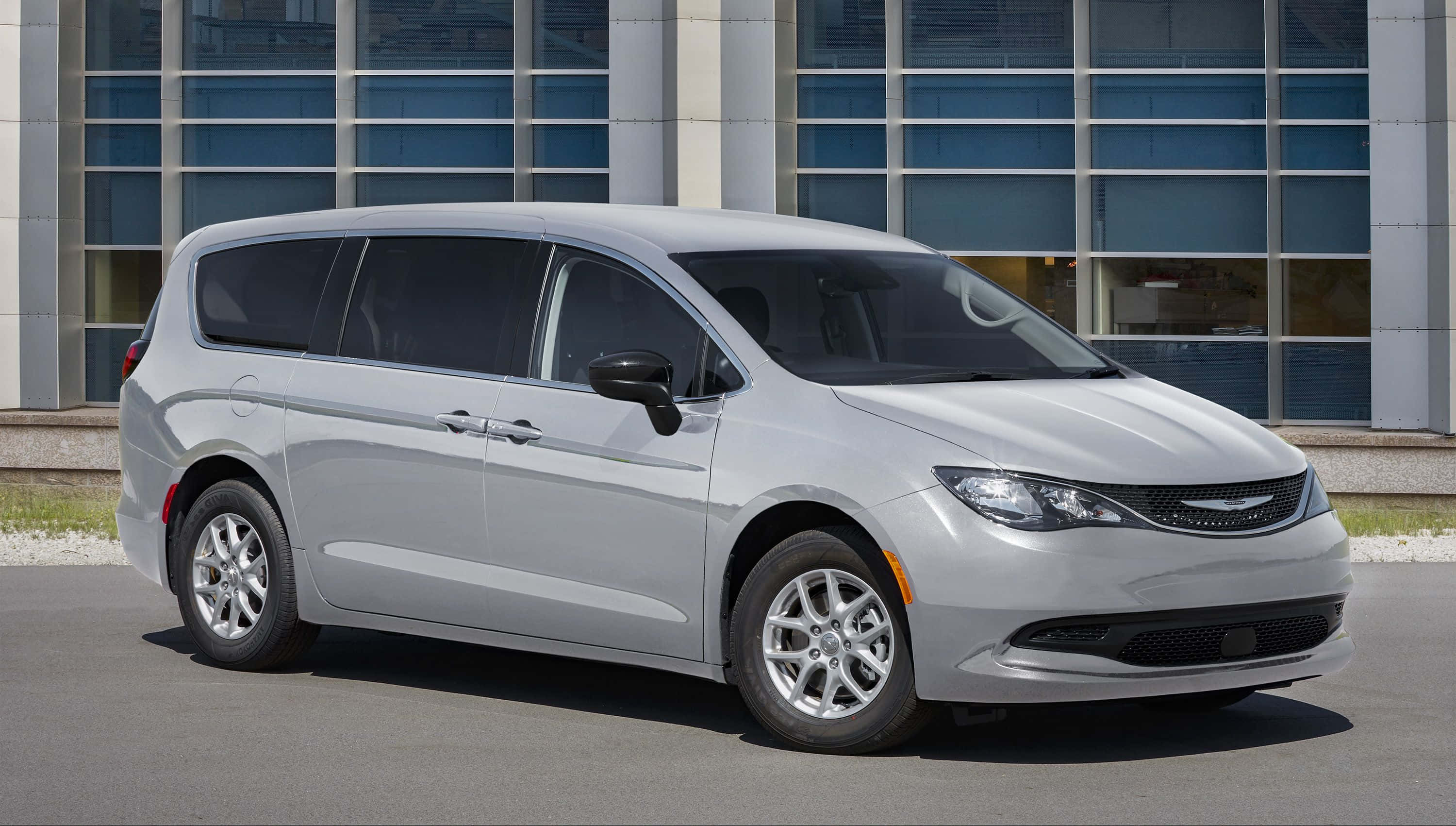 Chrysler Voyager, silver, modern glass building, 2K Desktop Wallpaper