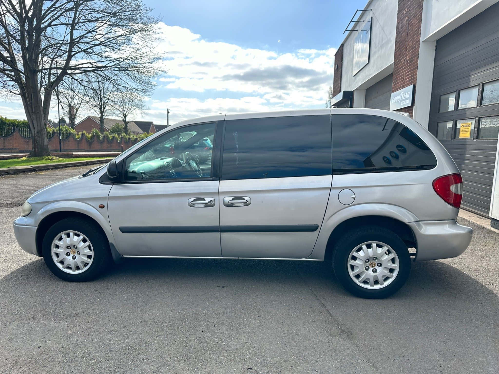 Chrysler Voyager, silver, asphalt, Full HD Desktop Wallpaper