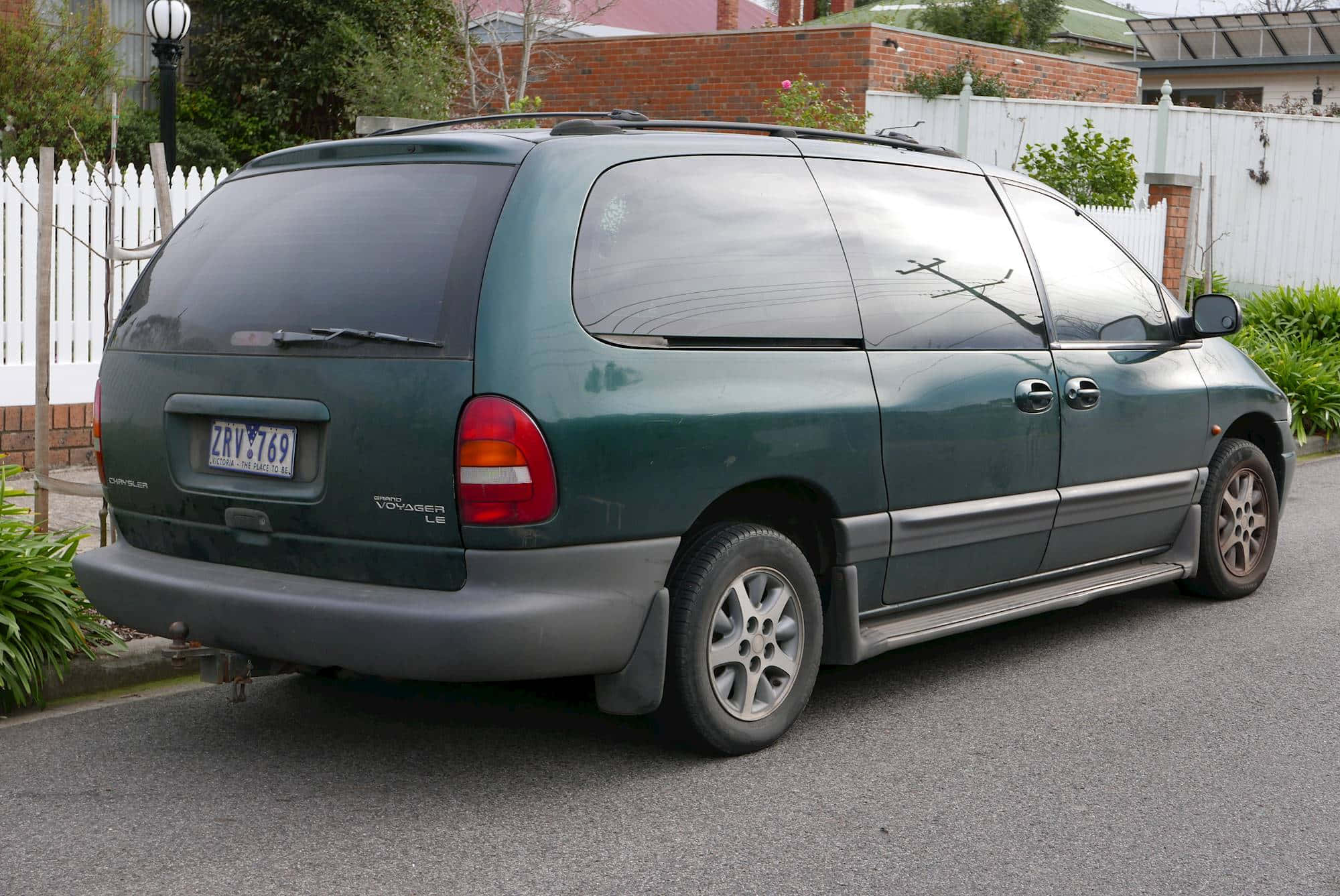Chrysler Voyager, 2000, dark green, Full HD Desktop Wallpaper