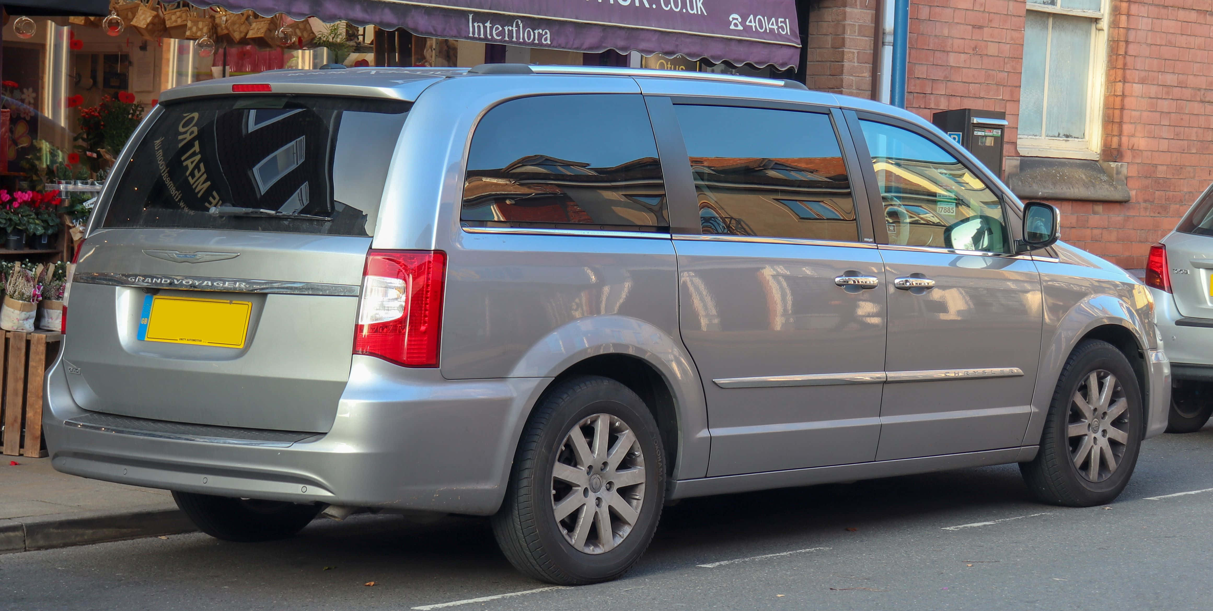 Chrysler Voyager, silver, city street, 4K Desktop Wallpaper