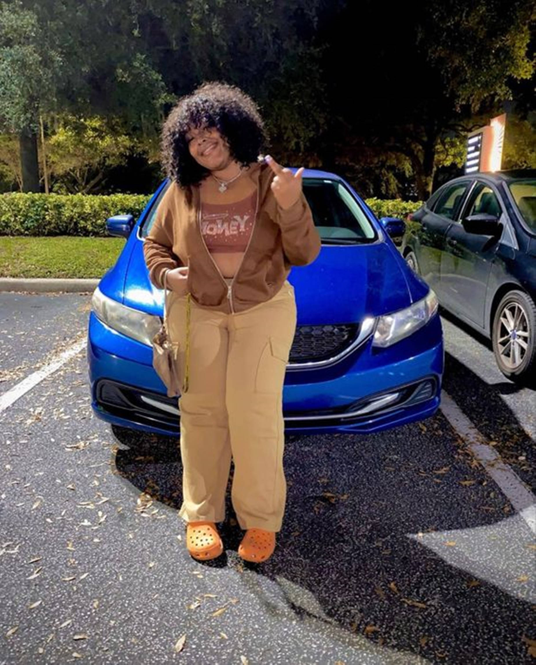 chubby teen, kinky hair, shiny blue car, Full HD Phone Wallpaper