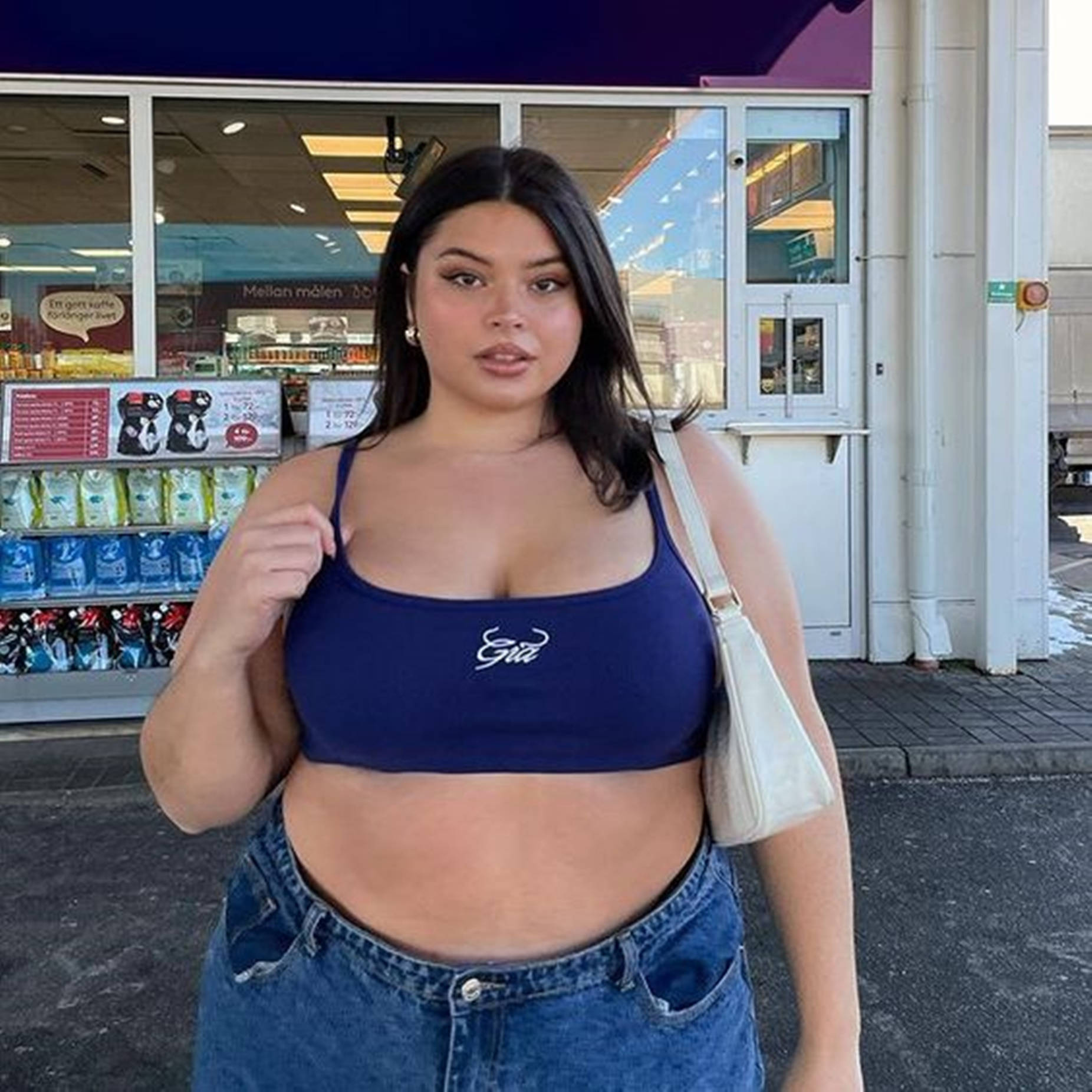 black hair, chubby teen, navy crop top, HD Desktop Wallpaper