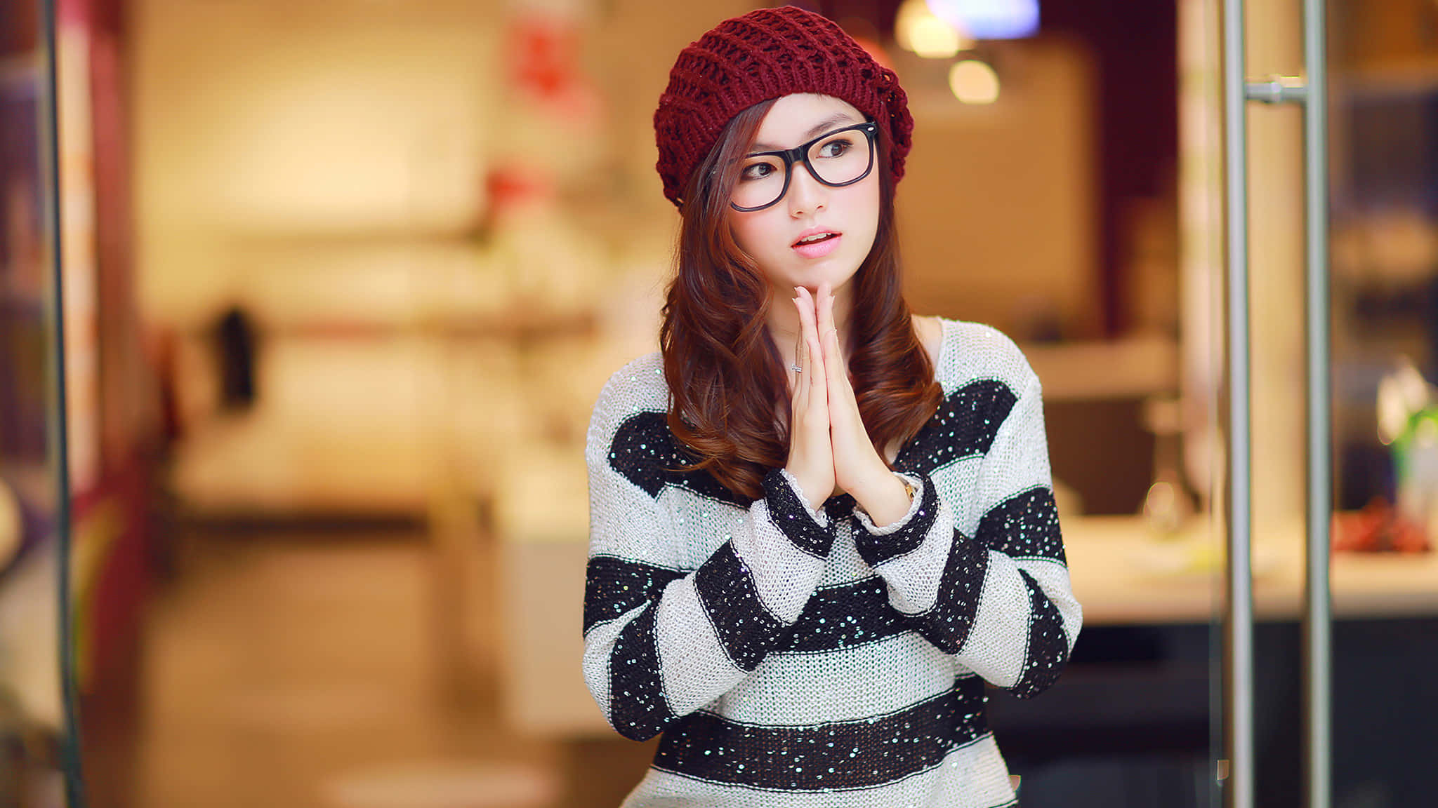 teen girl model, red knit beanie, glasses, Full HD Desktop Wallpaper