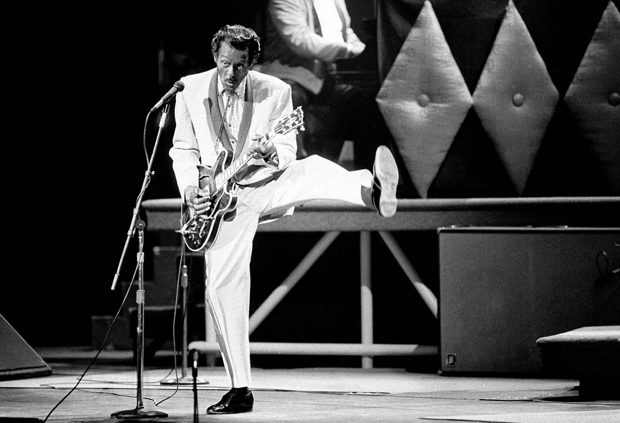 Chuck Berry, guitarist, white suit, Full HD Desktop Wallpaper