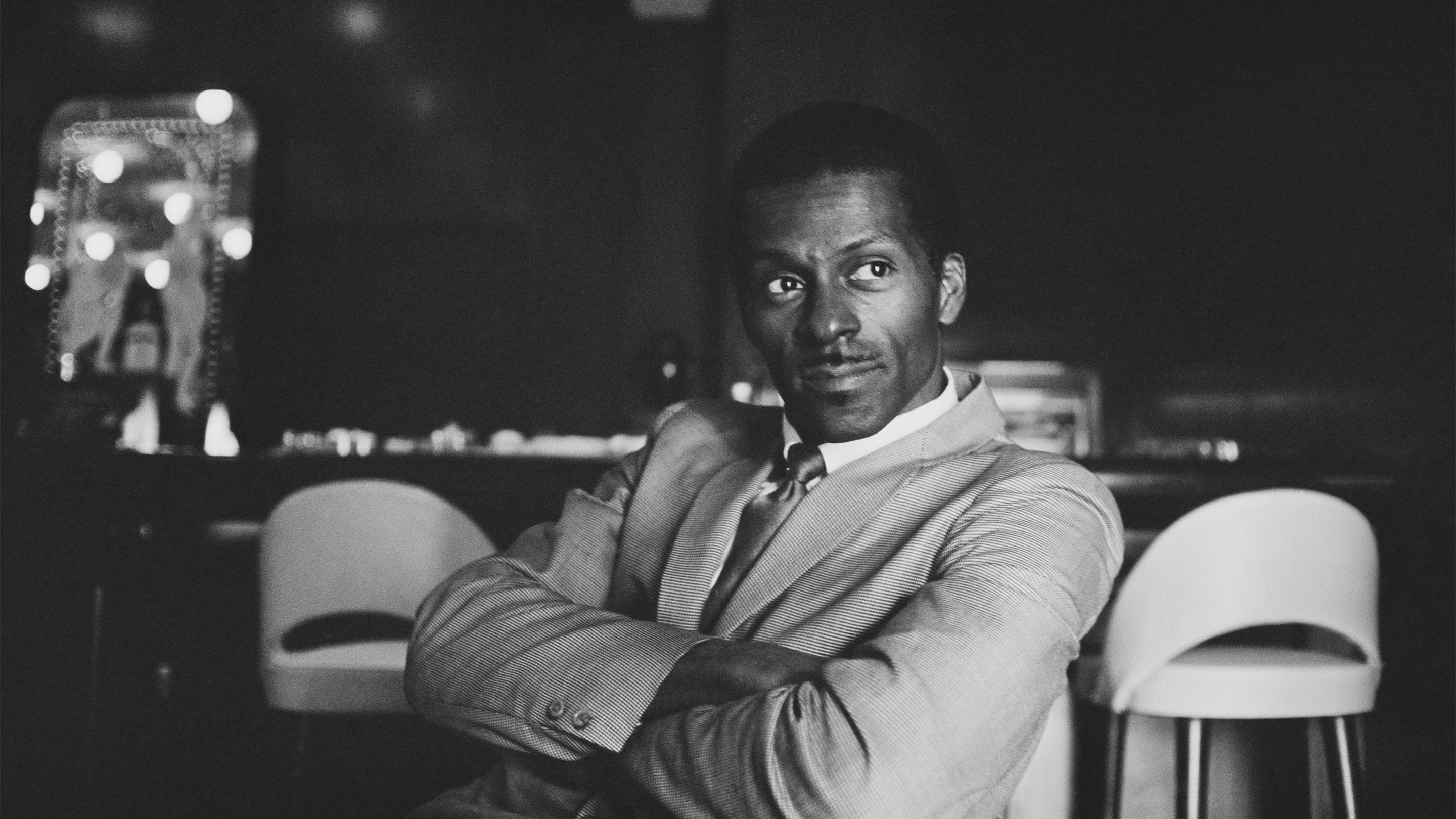 Chuck Berry, dimly lit bar, mirror with lights glowing, 2K Desktop Wallpaper