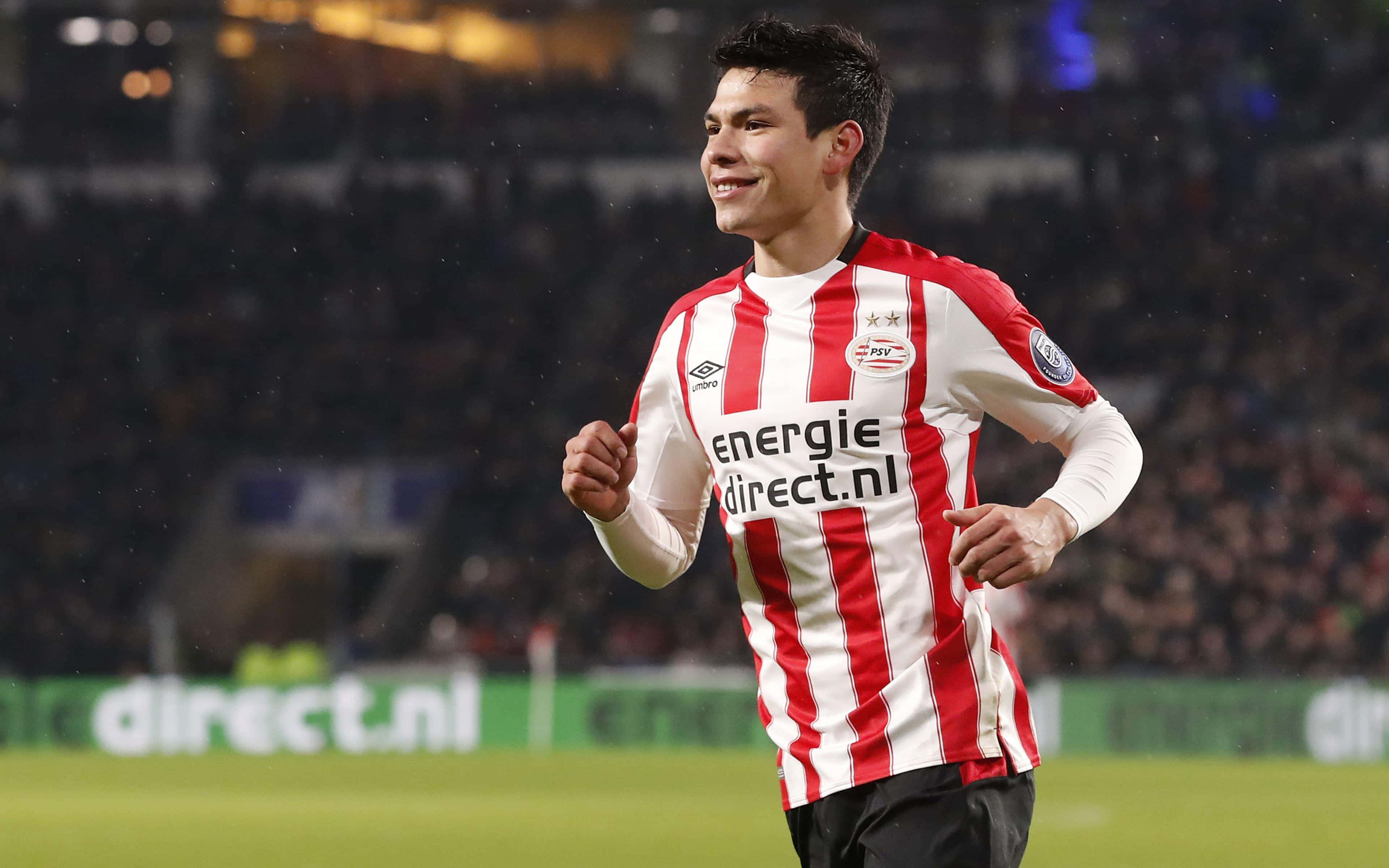 Chucky Lozano, red and white striped jersey, green field, 4K Desktop Wallpaper