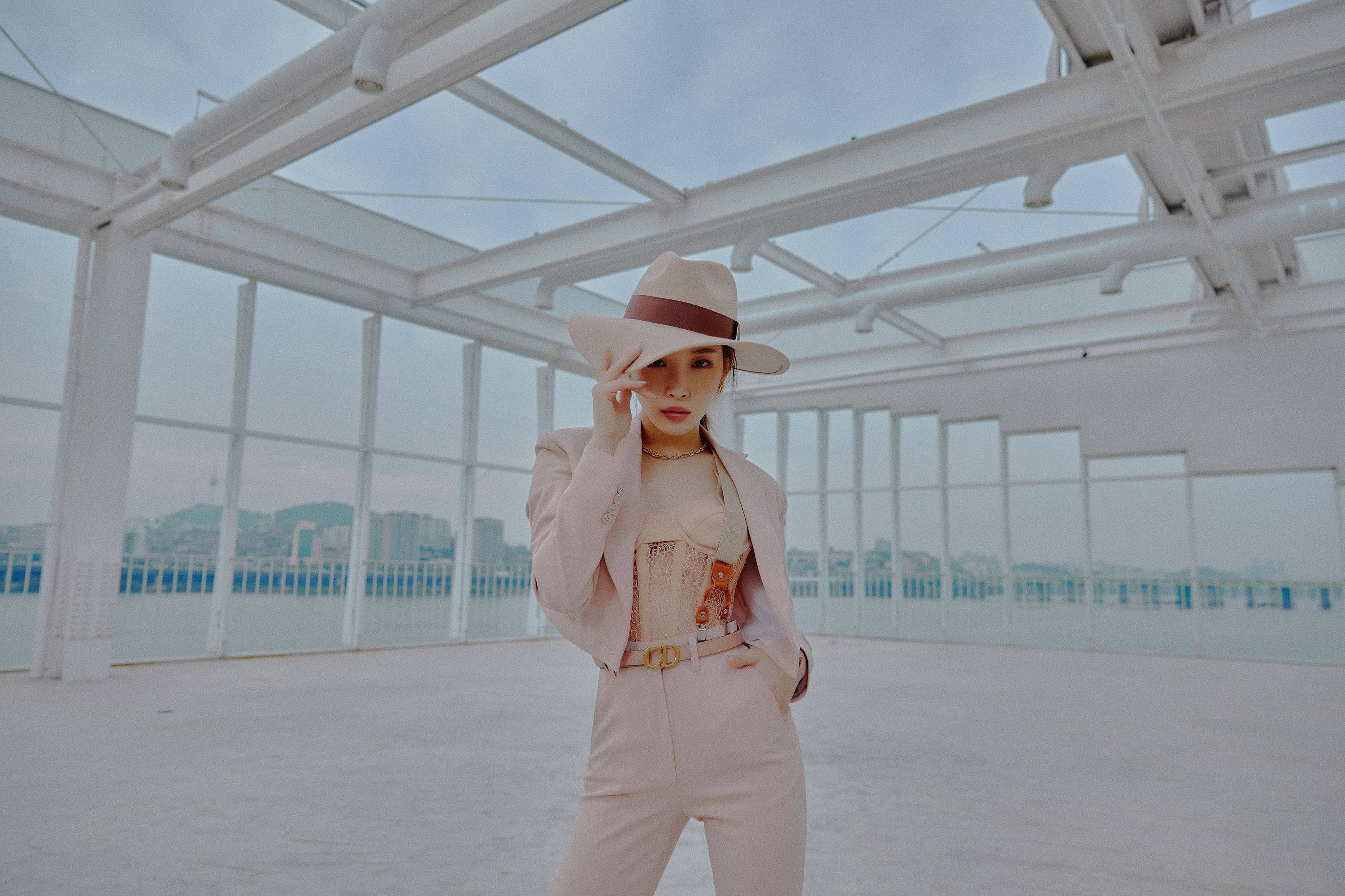 Chungha, pink suit, hat, 2K Desktop Wallpaper