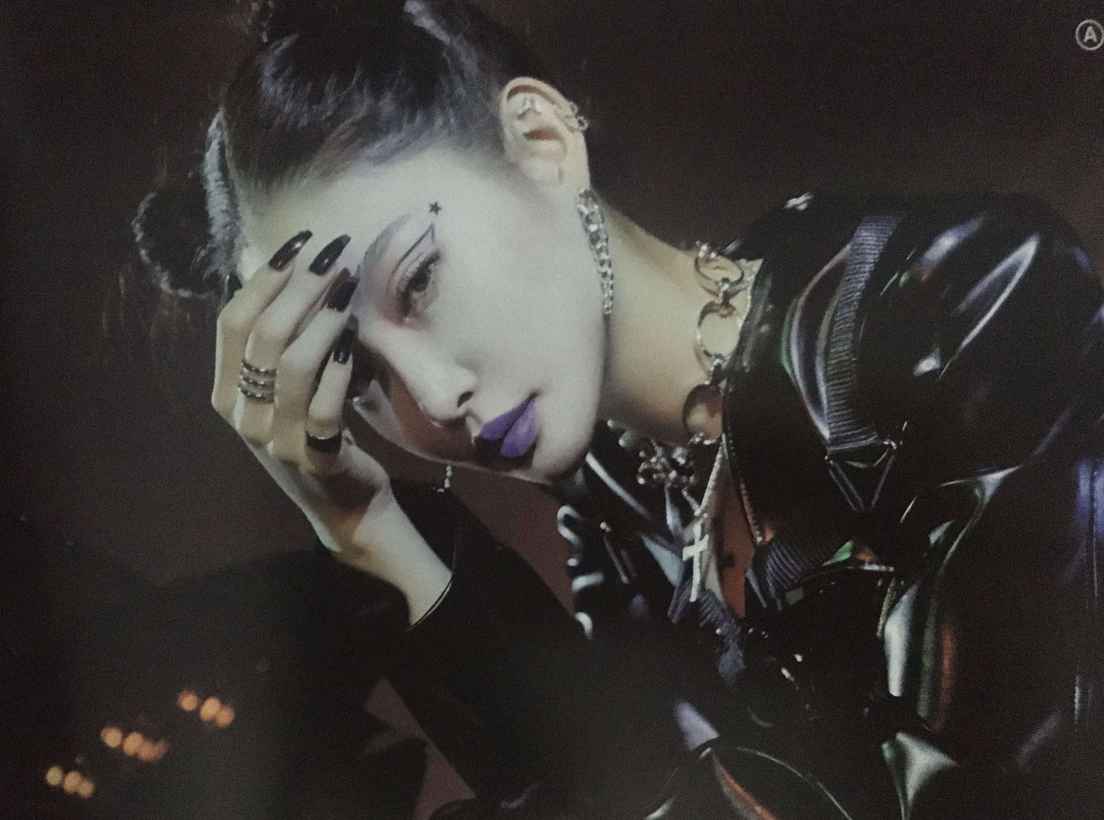 Chungha, dark makeup, purple lips, 2K Desktop Wallpaper