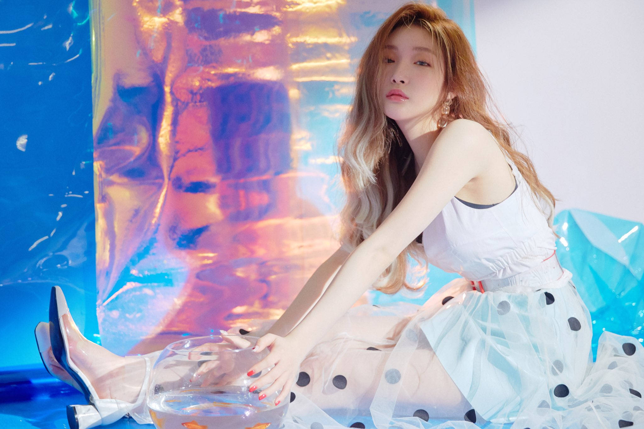 Chungha, pink bubblegum, white top, Full HD Desktop Wallpaper