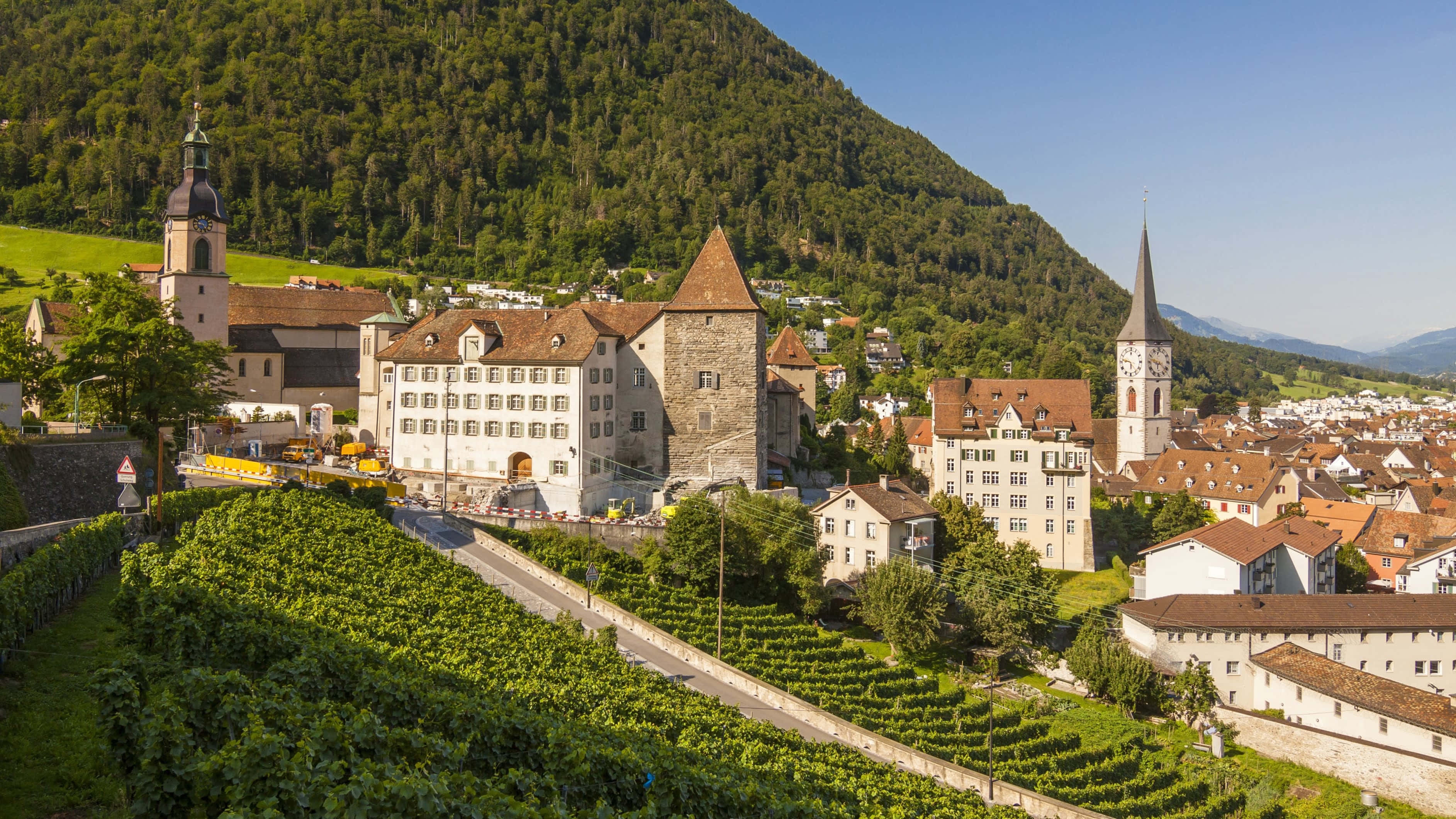Chur, vineyards, mountains, 2K Desktop Wallpaper