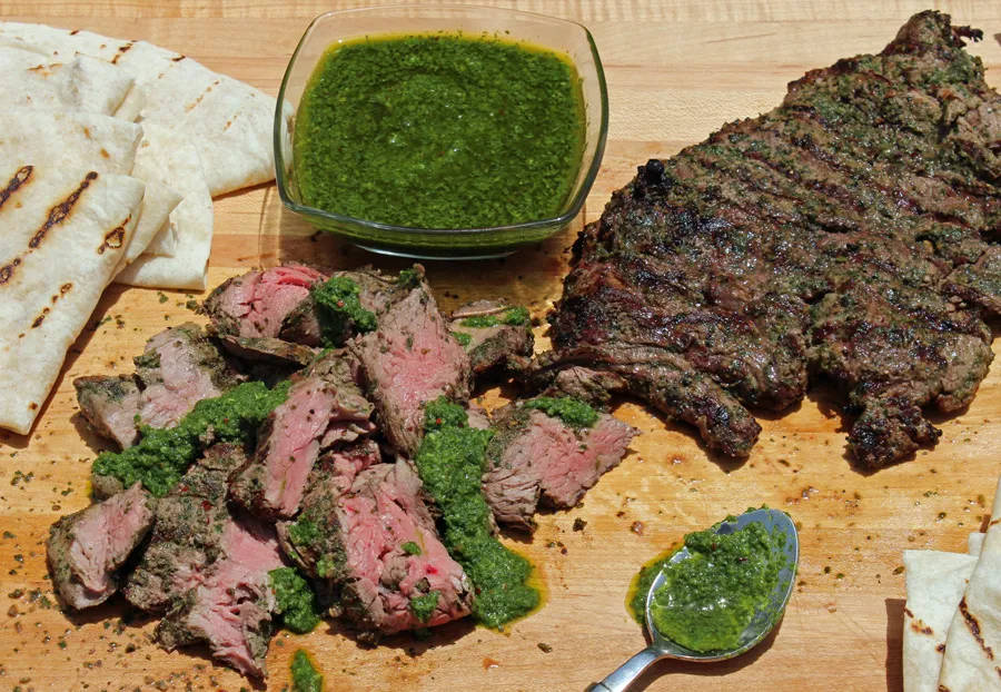 churrasco steak, chimichurri sauce, wooden board, SD Desktop Wallpaper