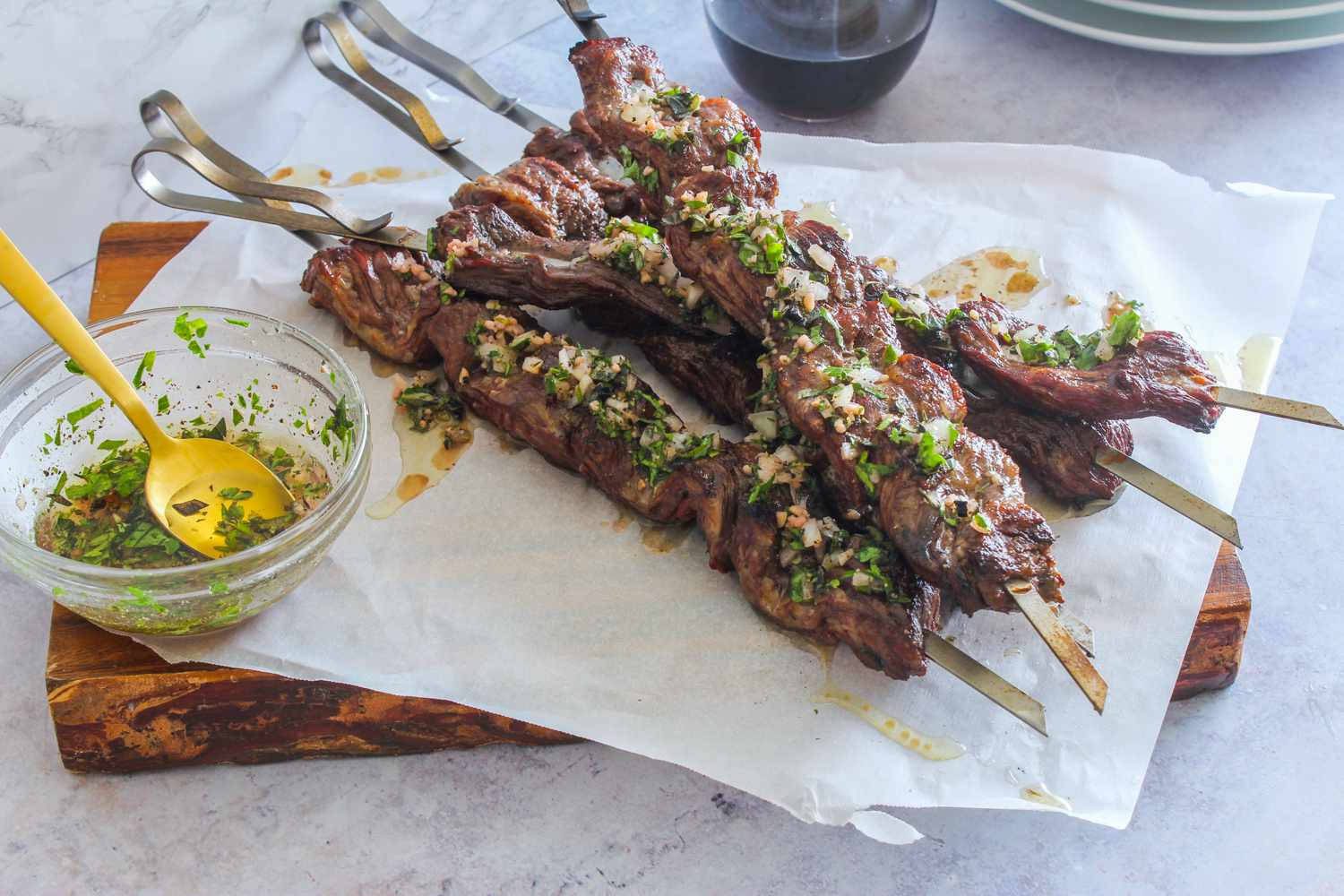 Traditional Churrasco Skirt, herb sauce, parchment, HD Desktop Wallpaper