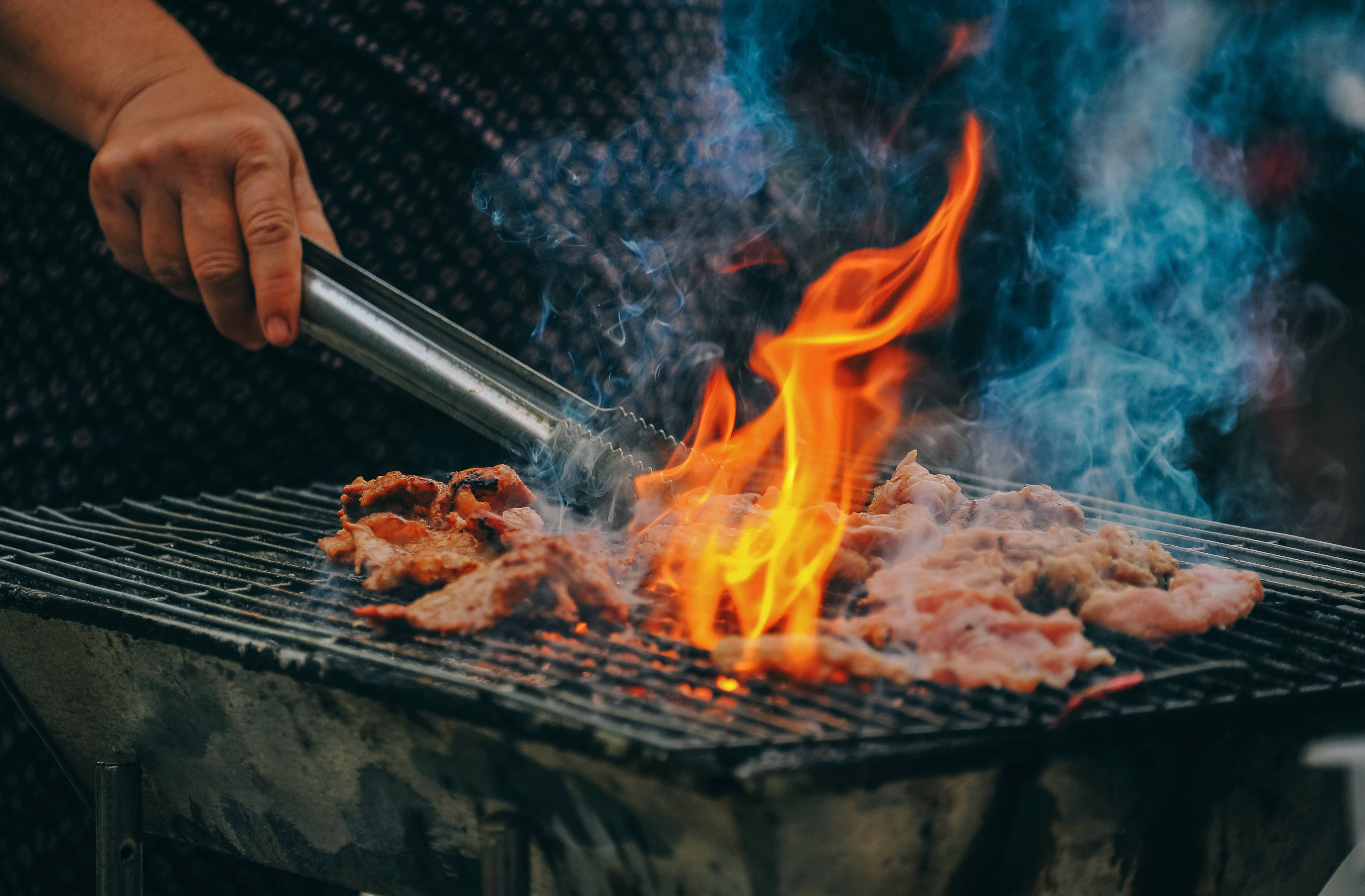 Churrasco, charcoal grill, vibrant orange flames, 4K Desktop Wallpaper
