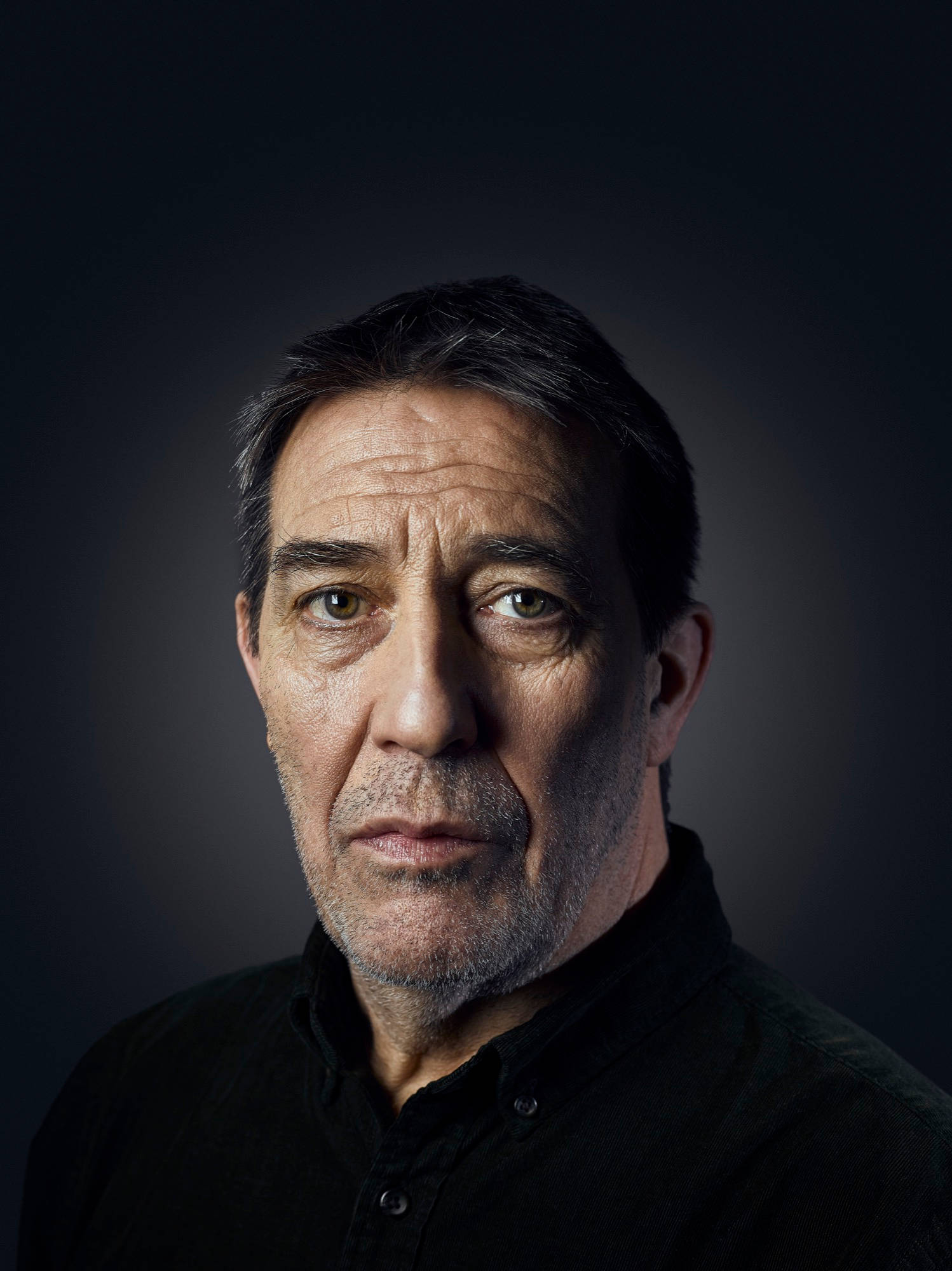 Ciarán Hinds, portrait headshot photography, middle-aged man, Full HD Phone Wallpaper