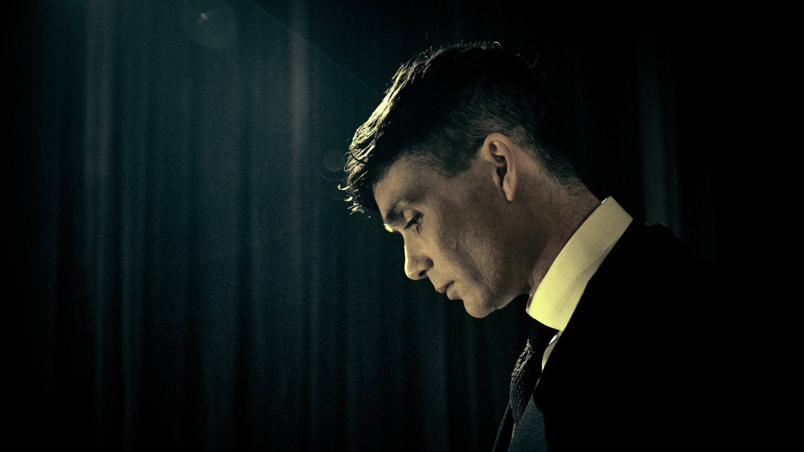 Cillian Murphy, suit, shadow, 2K Desktop Wallpaper