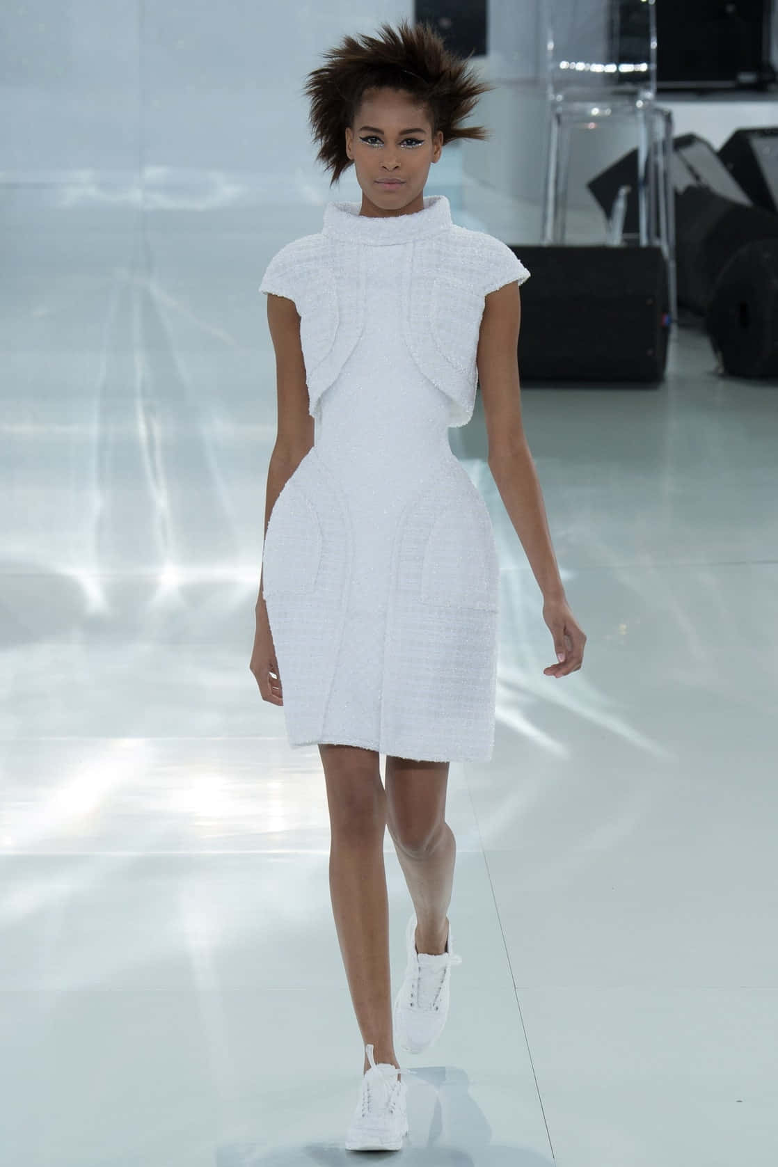 Cindy Bruna, white runway, structured white textured dress, HD Phone Wallpaper