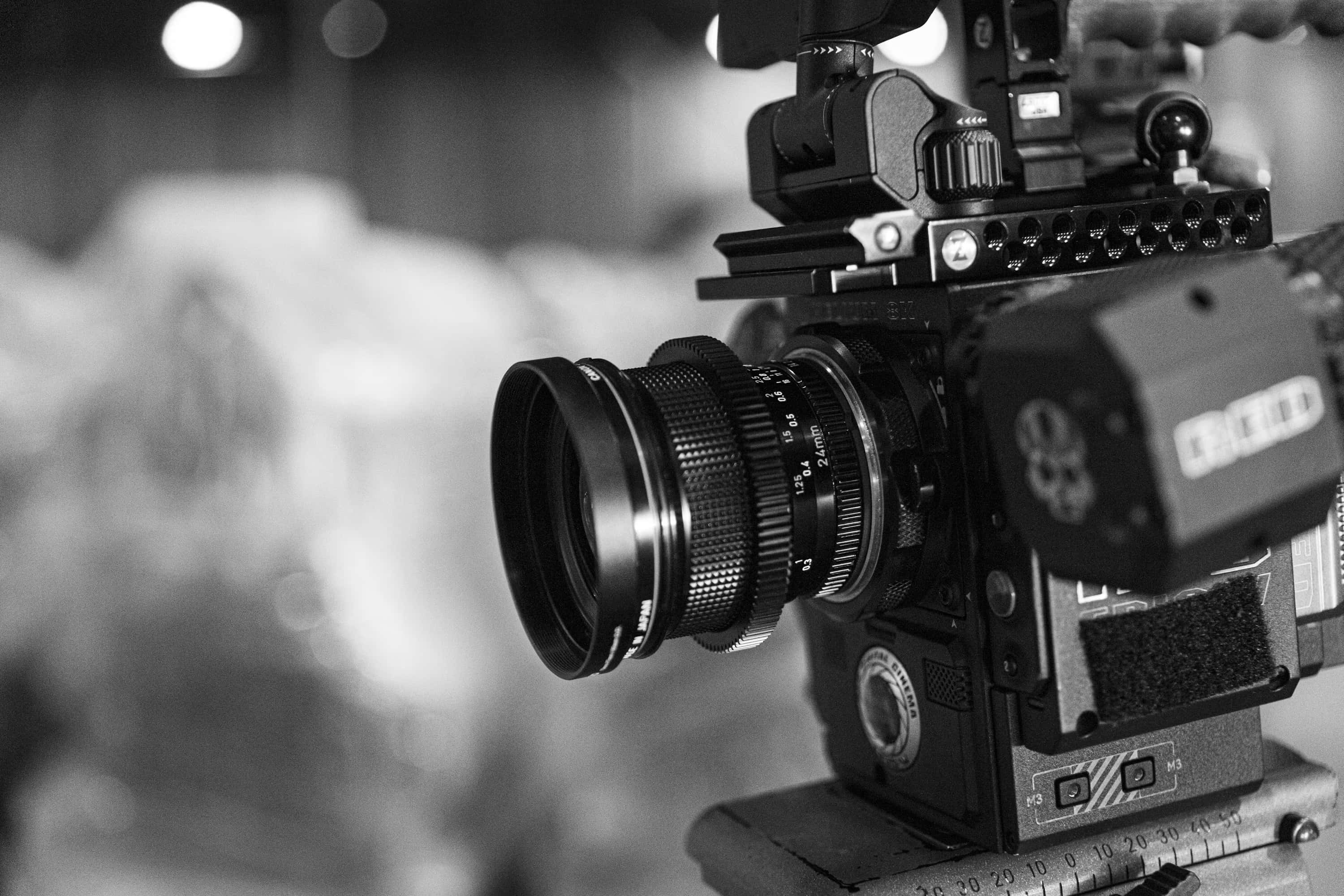 professional cinema camera, rig, large lens, 2K Desktop Wallpaper