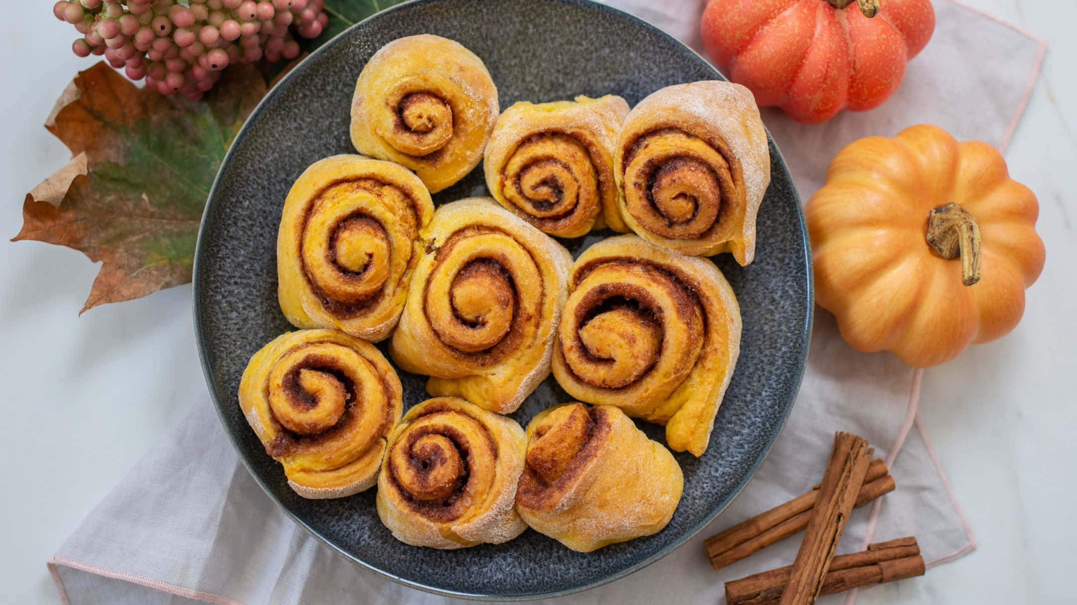 Autumn Cinnamon Rolls Plate, golden pumpkin cinnamon rolls, swirls of spice, Full HD Desktop Wallpaper