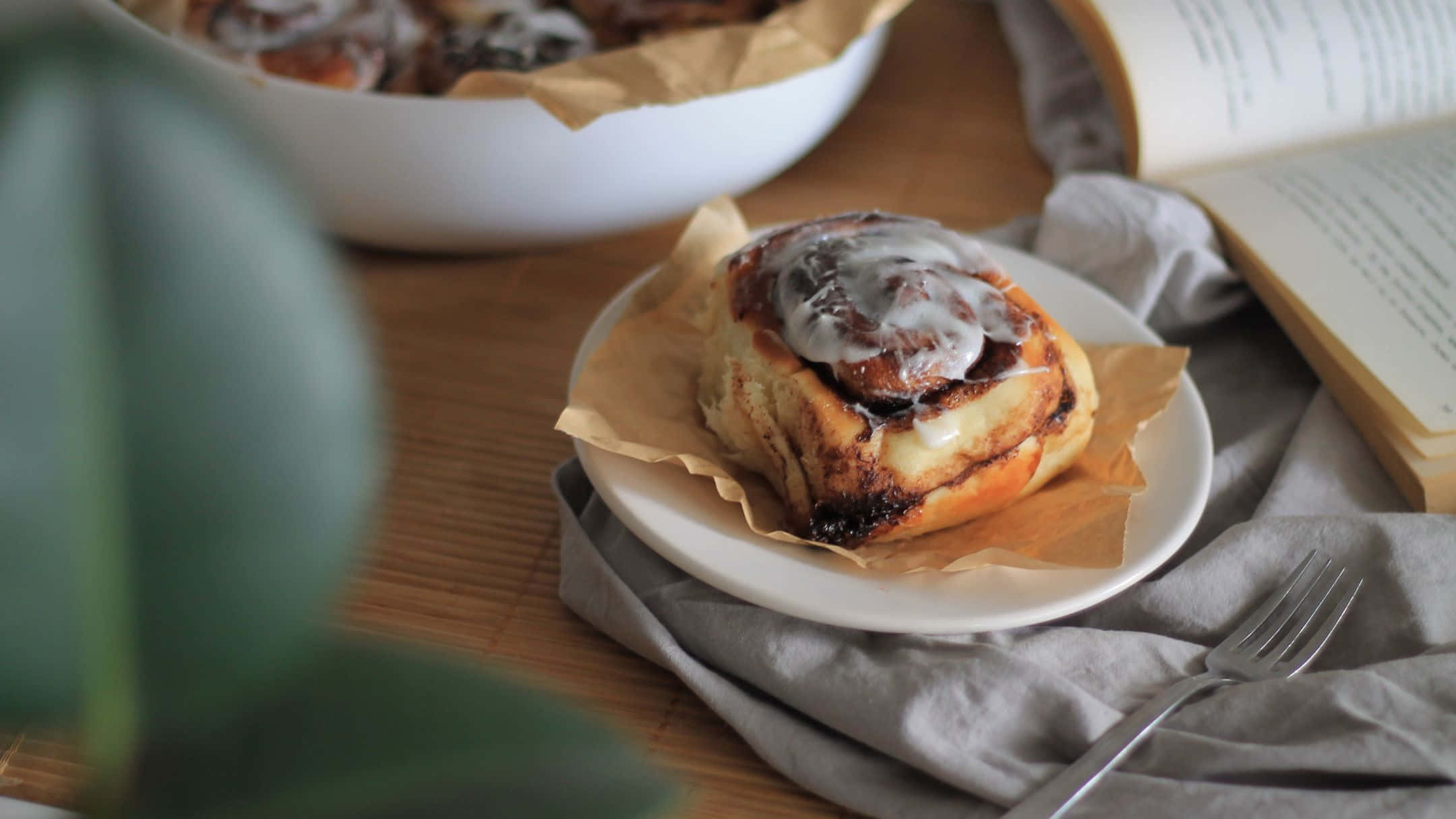 cinnamon roll, parchment paper, open book, Full HD Desktop Wallpaper