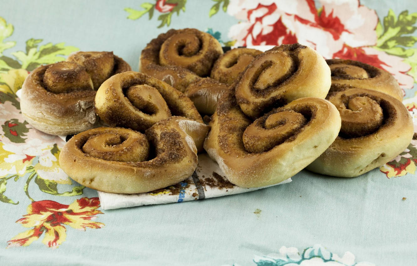 cinnamon rolls, golden brown, dark swirls, HD Desktop Wallpaper