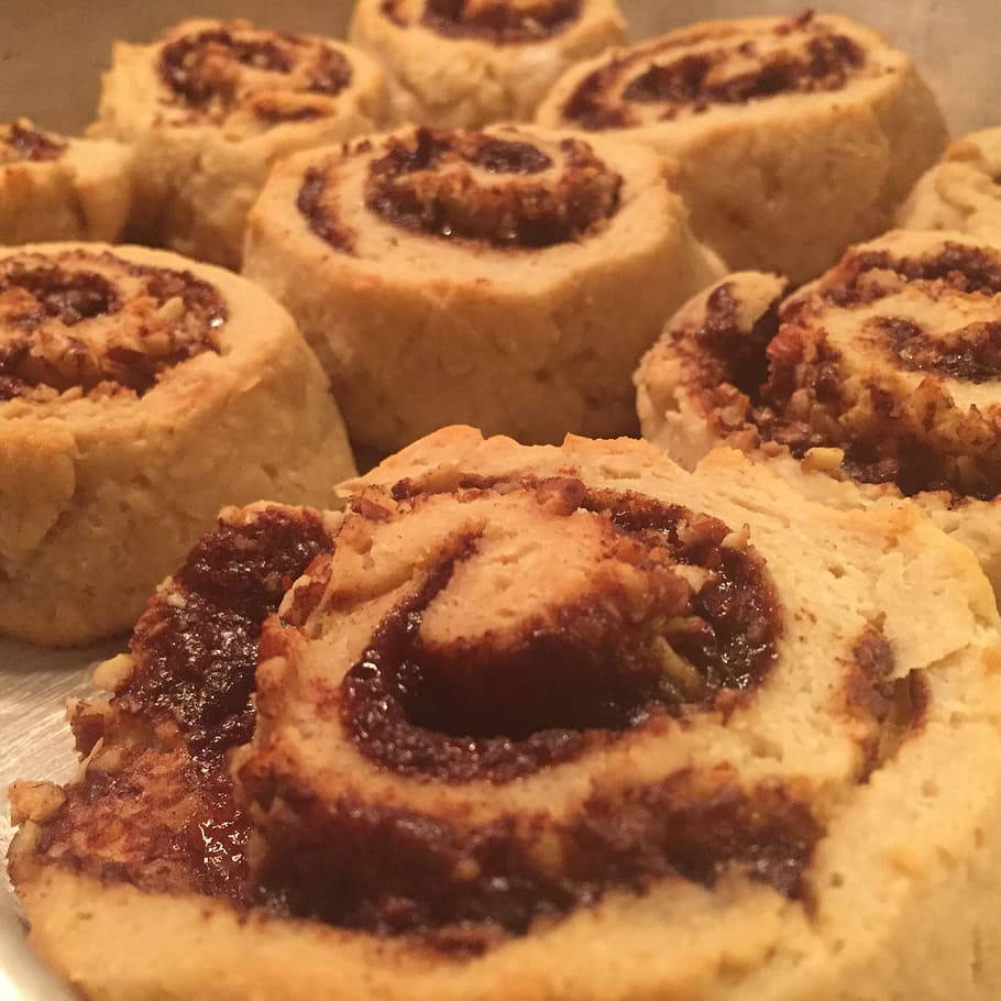 cinnamon rolls, golden-brown, glossy dark swirls, SD Desktop Wallpaper