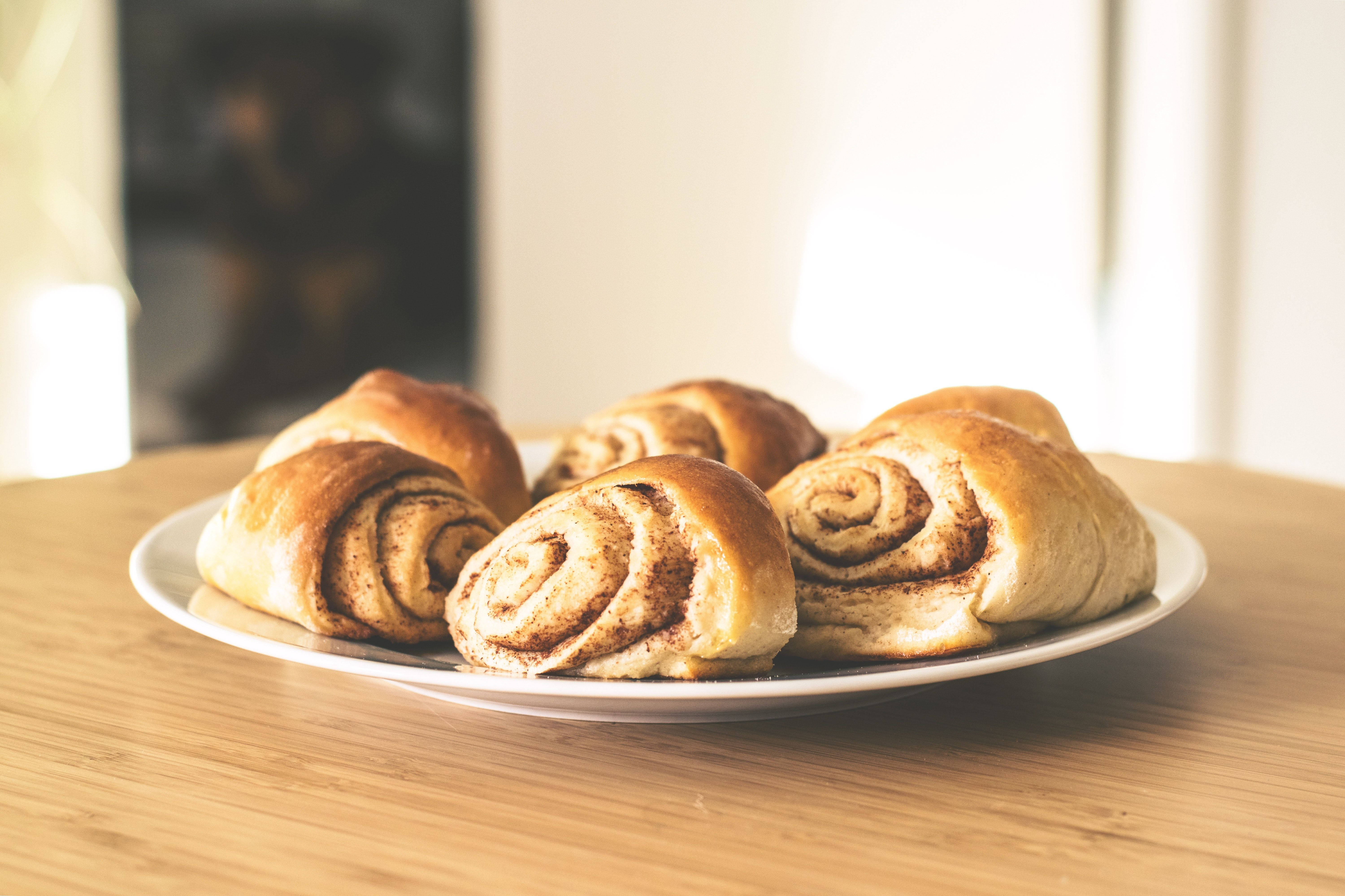 cinnamon rolls, golden brown, swirls of sugar and spice, 5K Desktop Wallpaper