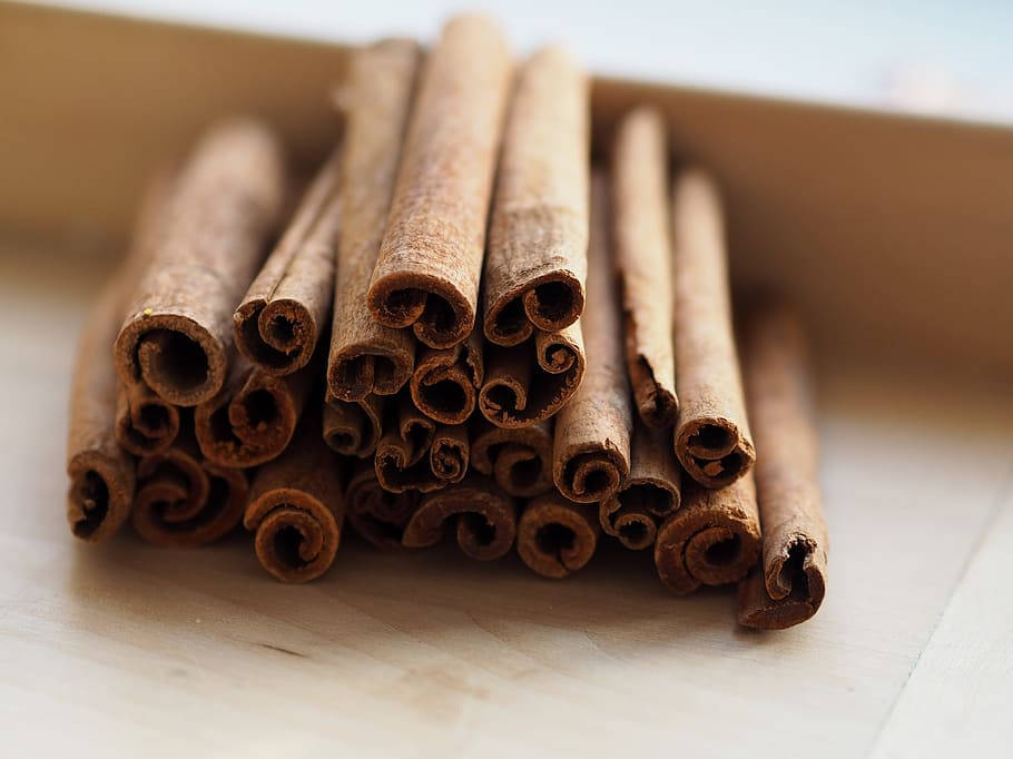 Ayurveda HD, cinnamon sticks, wooden box, SD Desktop Wallpaper
