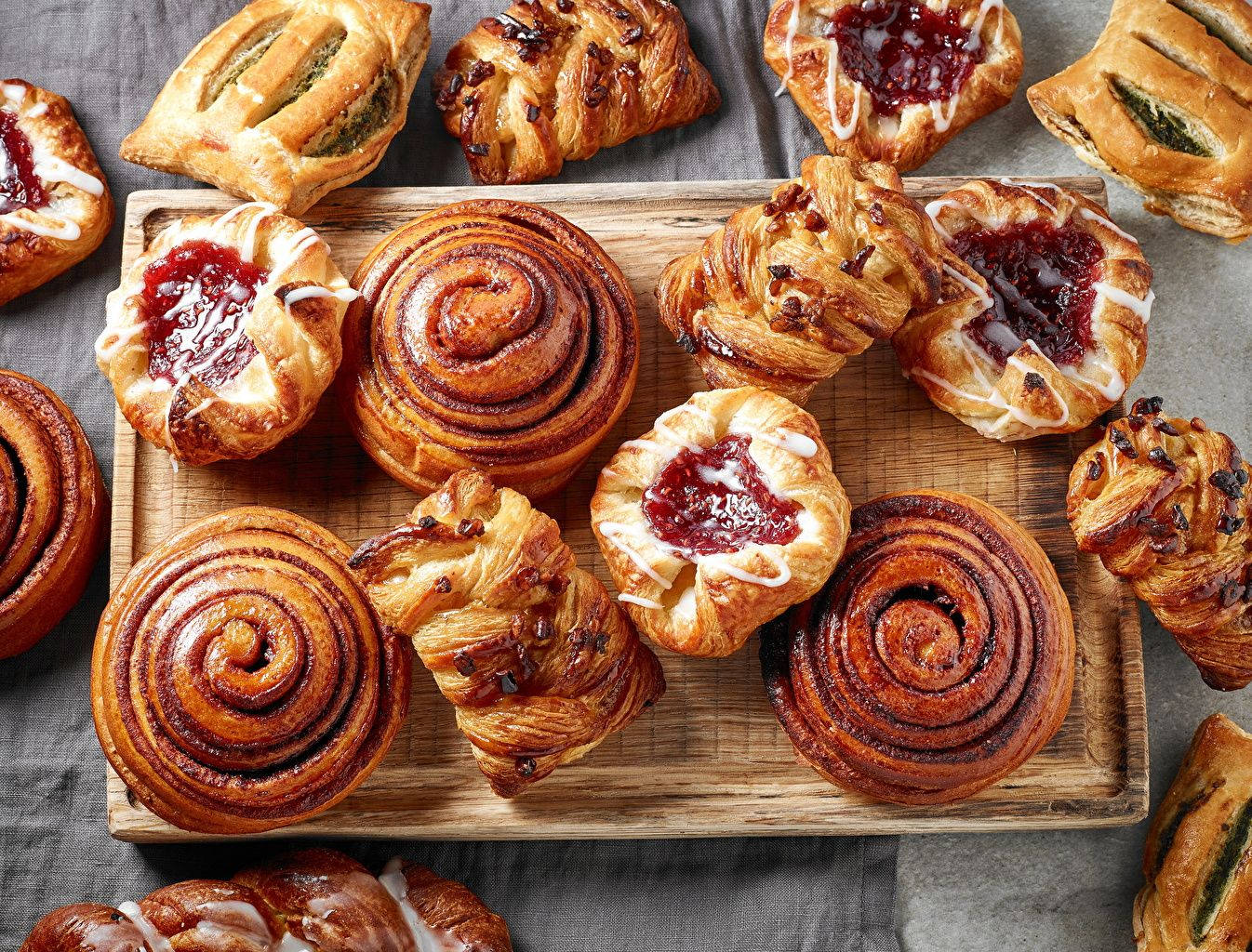 cinnamon buns, jam, icing, HD Desktop Wallpaper