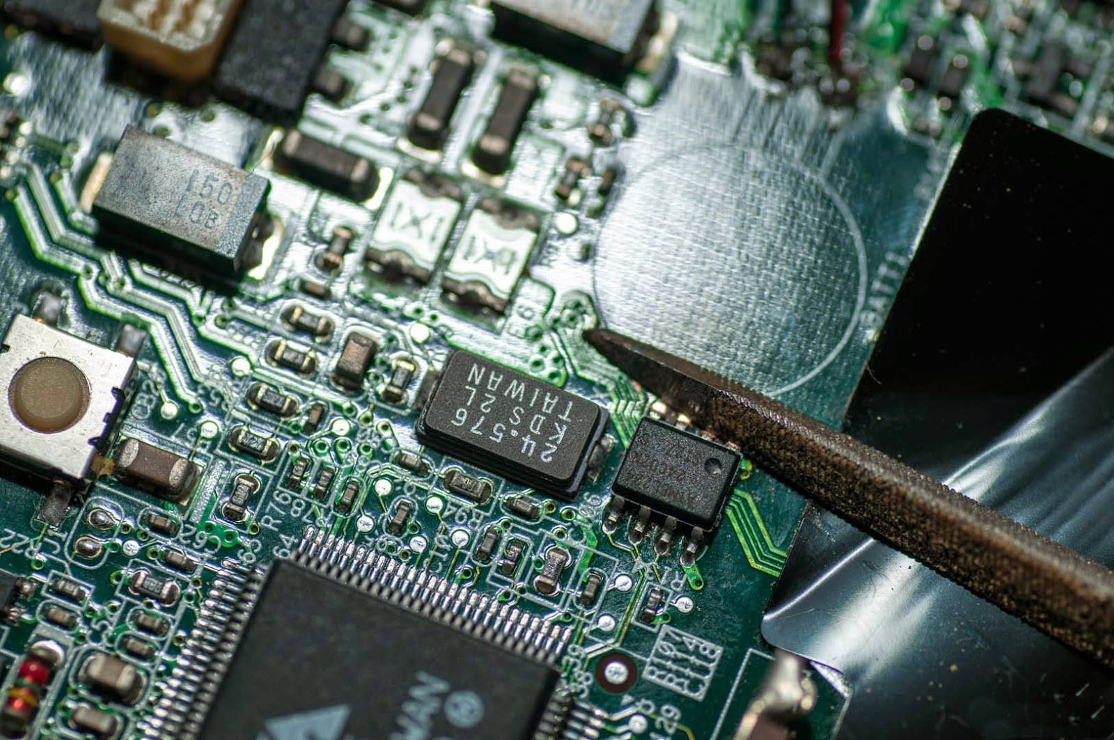 old BIOS motherboard, green circuit board, labeled chips, HD Desktop Wallpaper