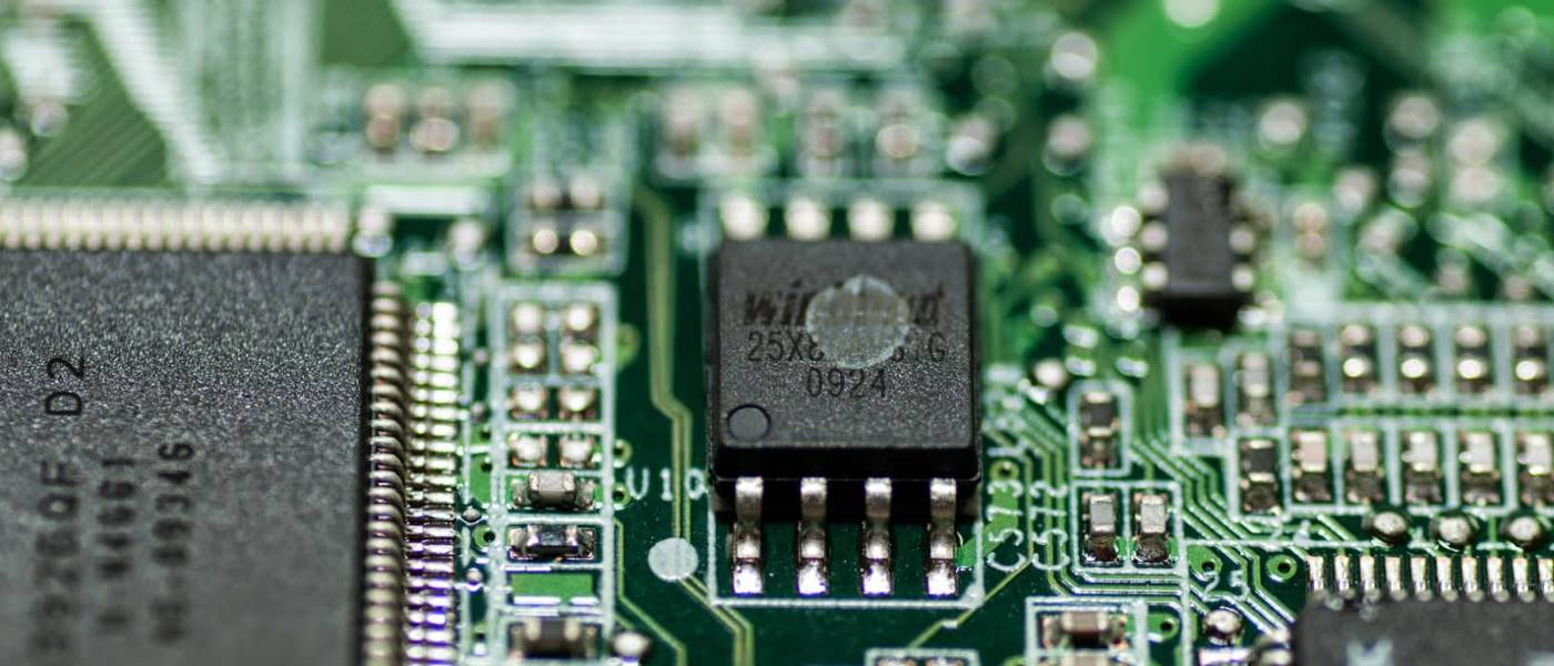 25X8 0924, green circuit board, black microchip, HD Desktop Wallpaper