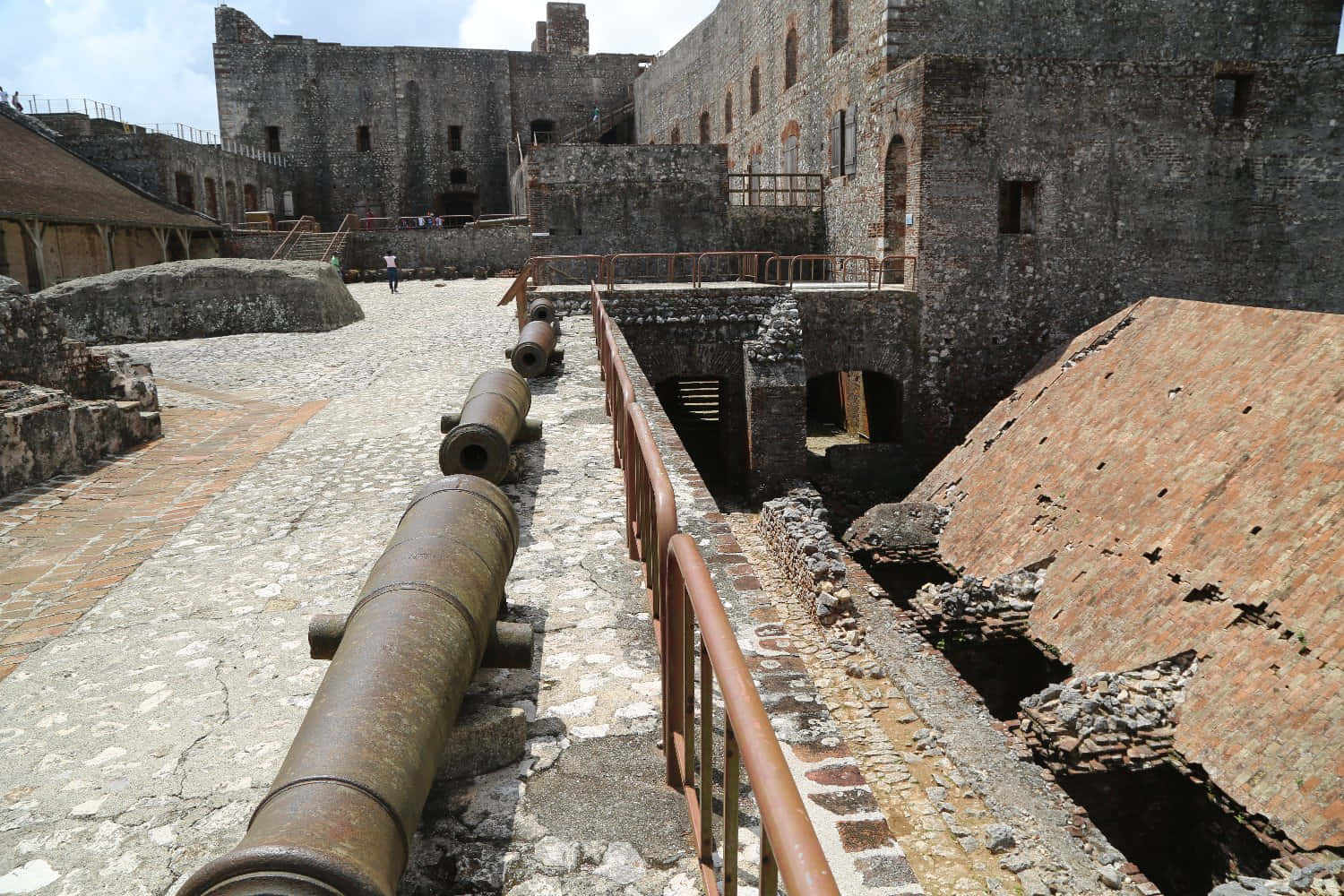 Citadelle Laferriere, cannon, cobblestone path, HD Desktop Wallpaper