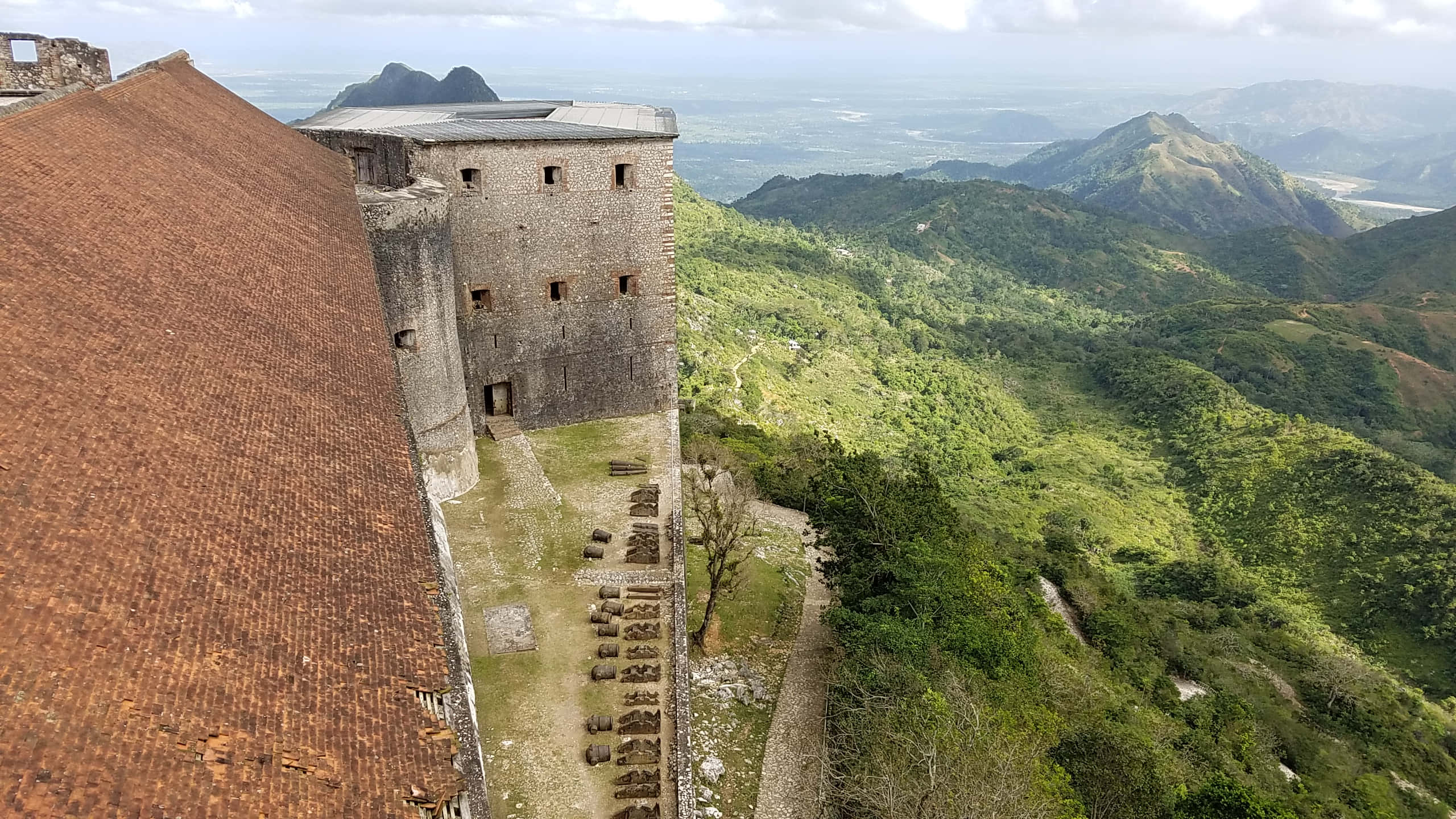 Citadelle Laferriere, terracotta roof, weathered stone fortress, 2K Desktop Wallpaper