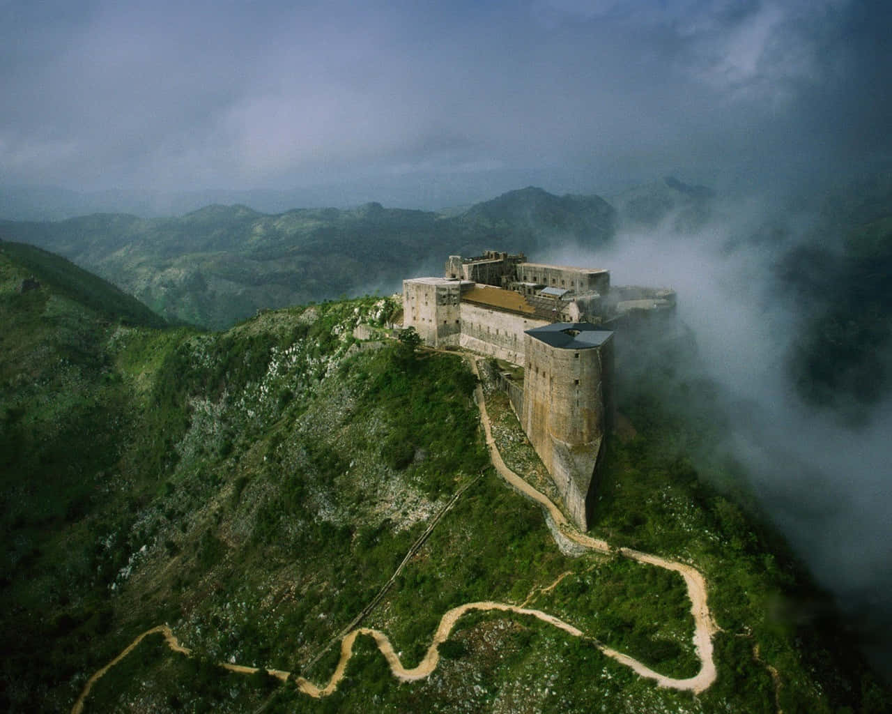 Citadelle Laferriere, foggy, misty mountain ridge, HD Desktop Wallpaper