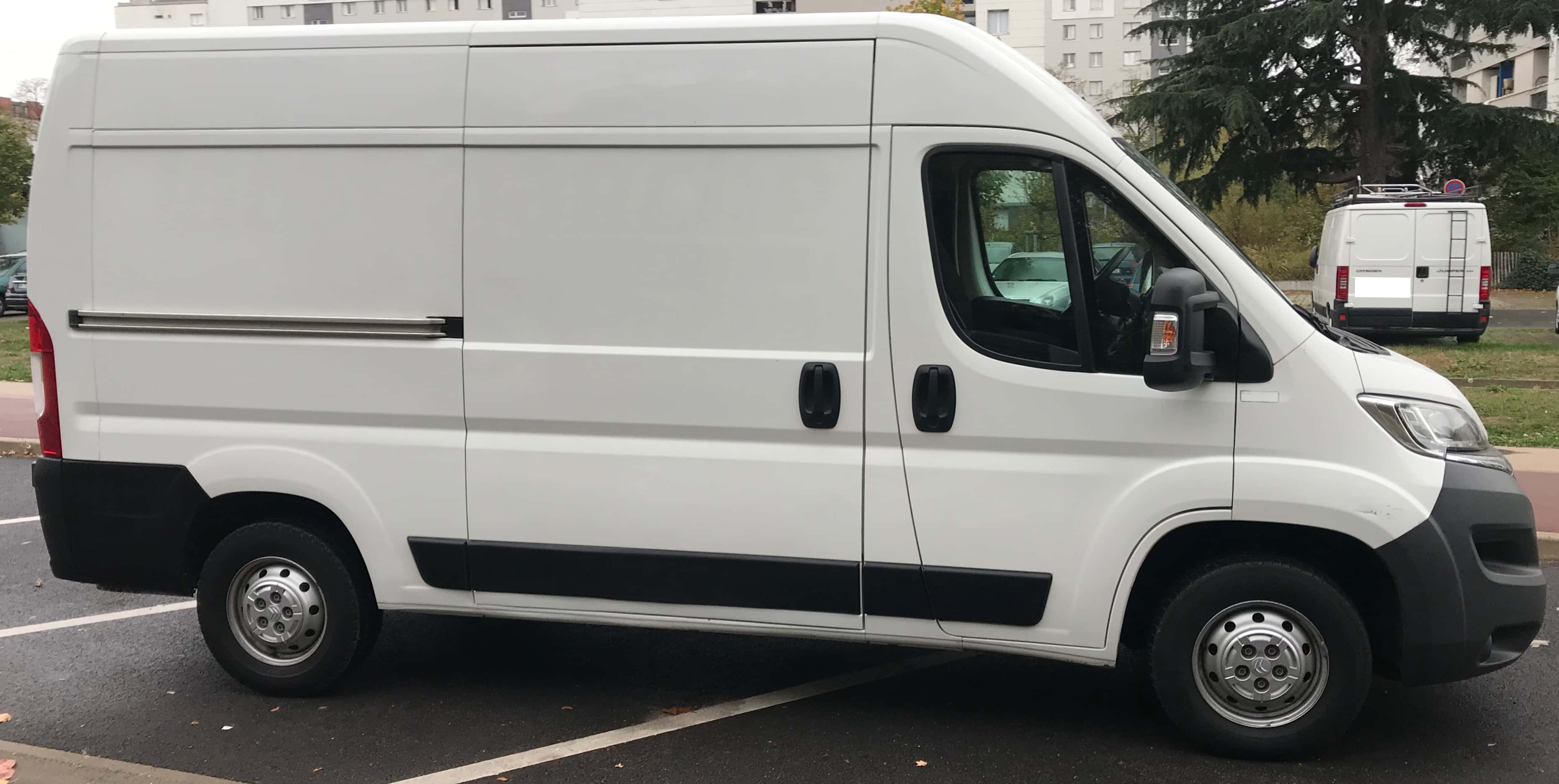 Citroen Jumper, white, urban lot, 2K Desktop Wallpaper