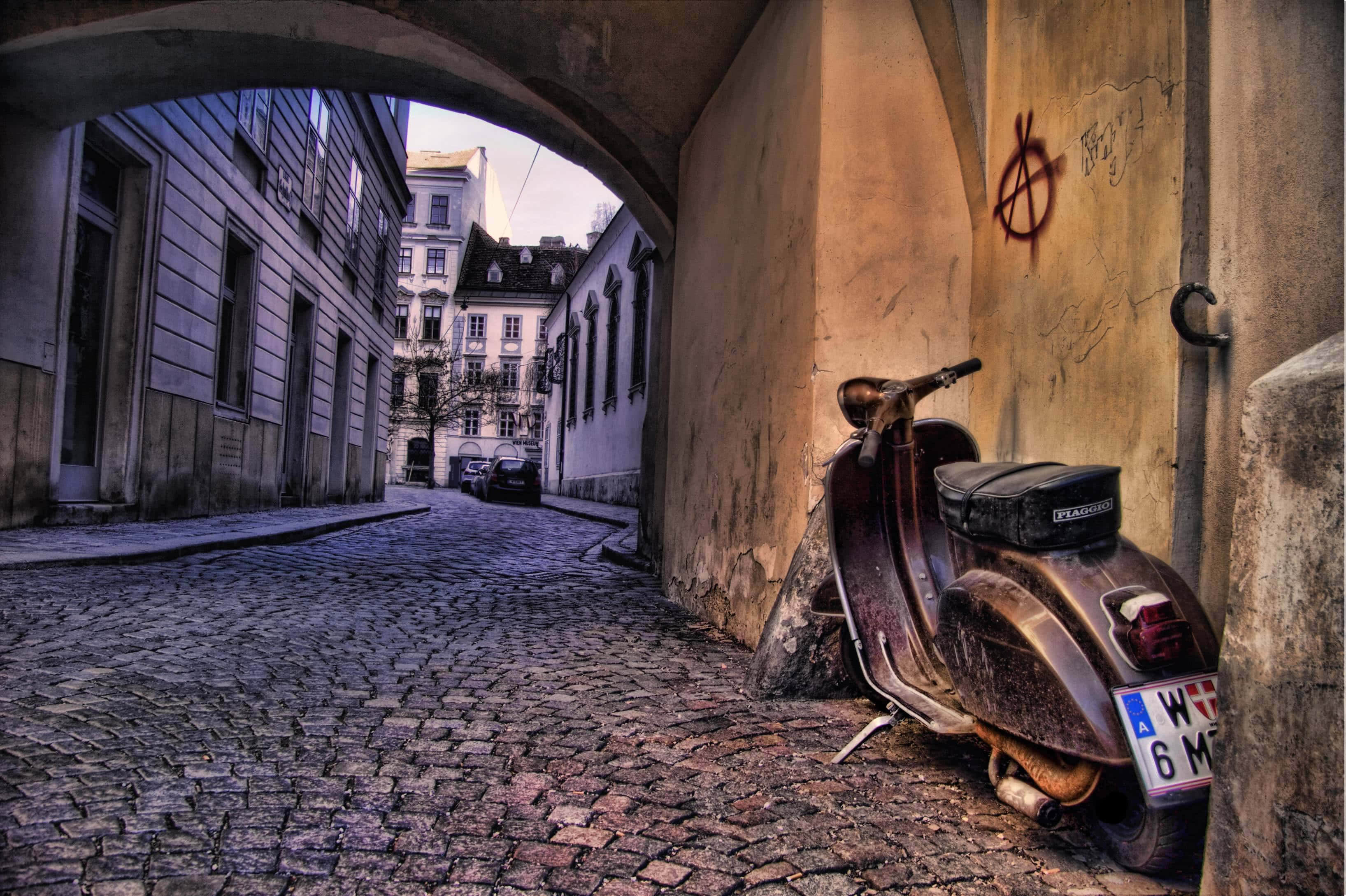 City Street, evening rush hour, graffiti-marked wall, 2K Desktop Wallpaper