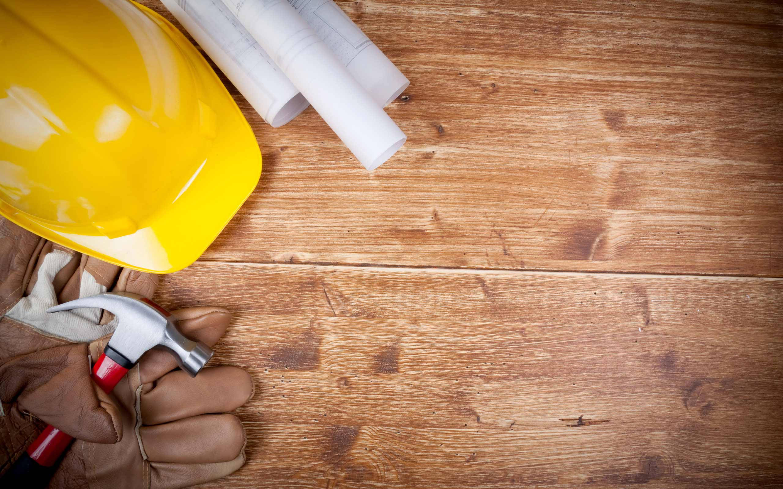 yellow hard hat, hammer, work gloves, 2K Desktop Wallpaper