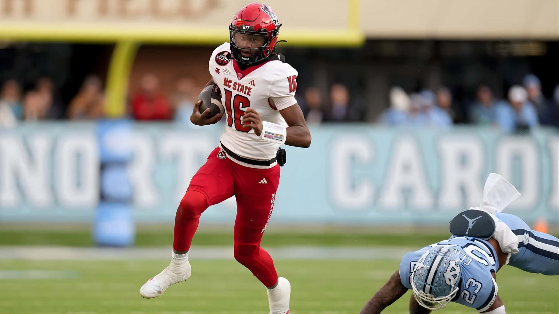 C J Bailey, NC State football player, red and white, Full HD Desktop Wallpaper