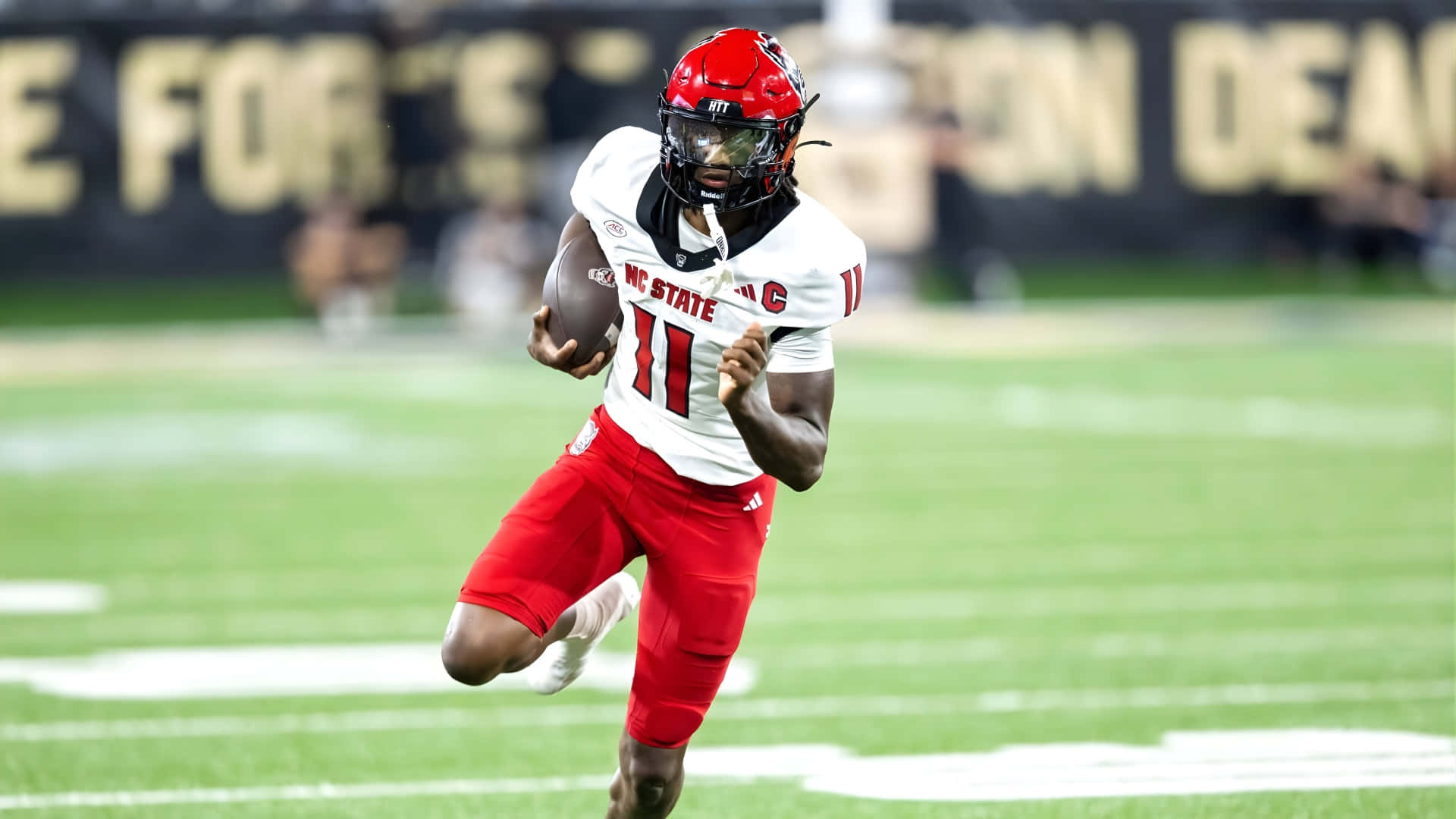 Cj Bailey, NC State football player, red and white uniform, Full HD Desktop Wallpaper