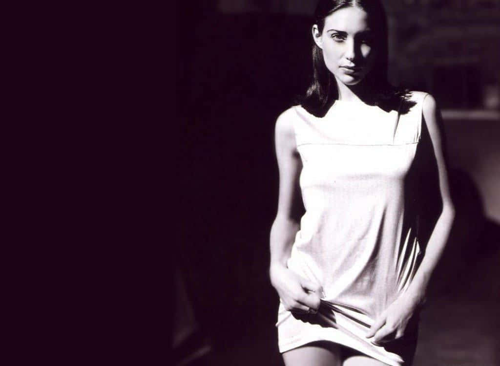 Claire Forlani, white dress, chiaroscuro lighting, SD Desktop Wallpaper