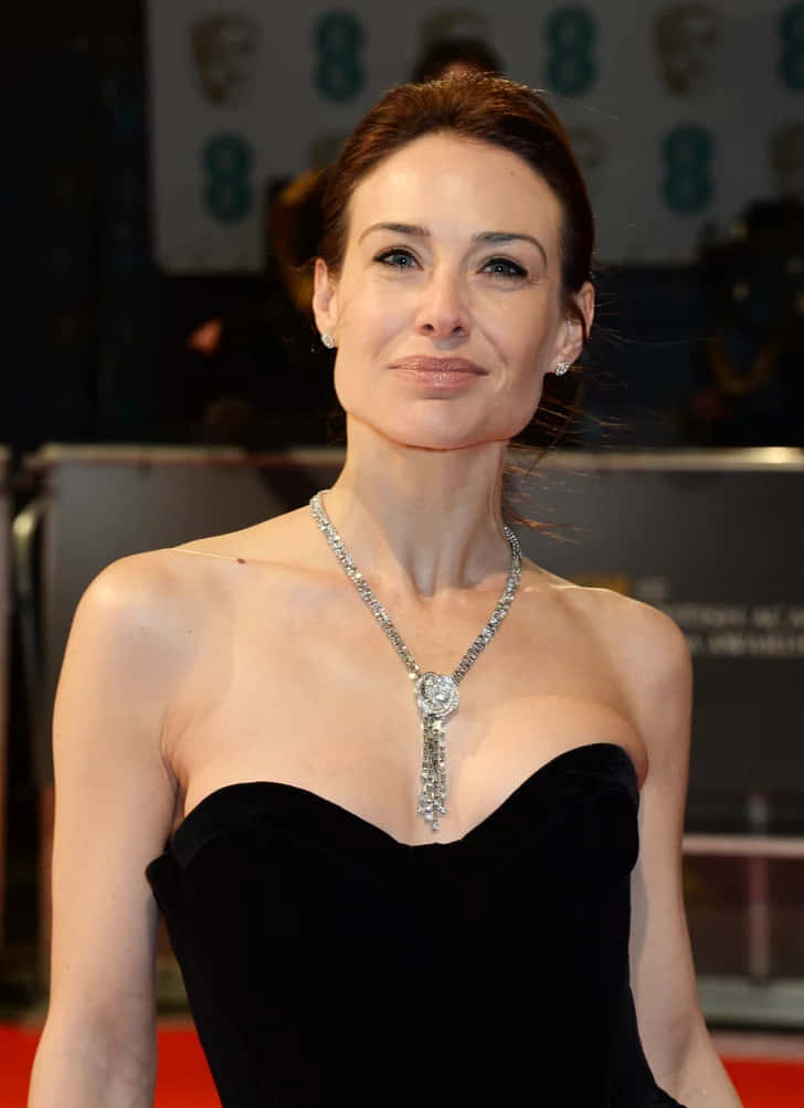 Claire Forlani, black velvet strapless gown, sparkling diamond necklace, SD Phone Wallpaper