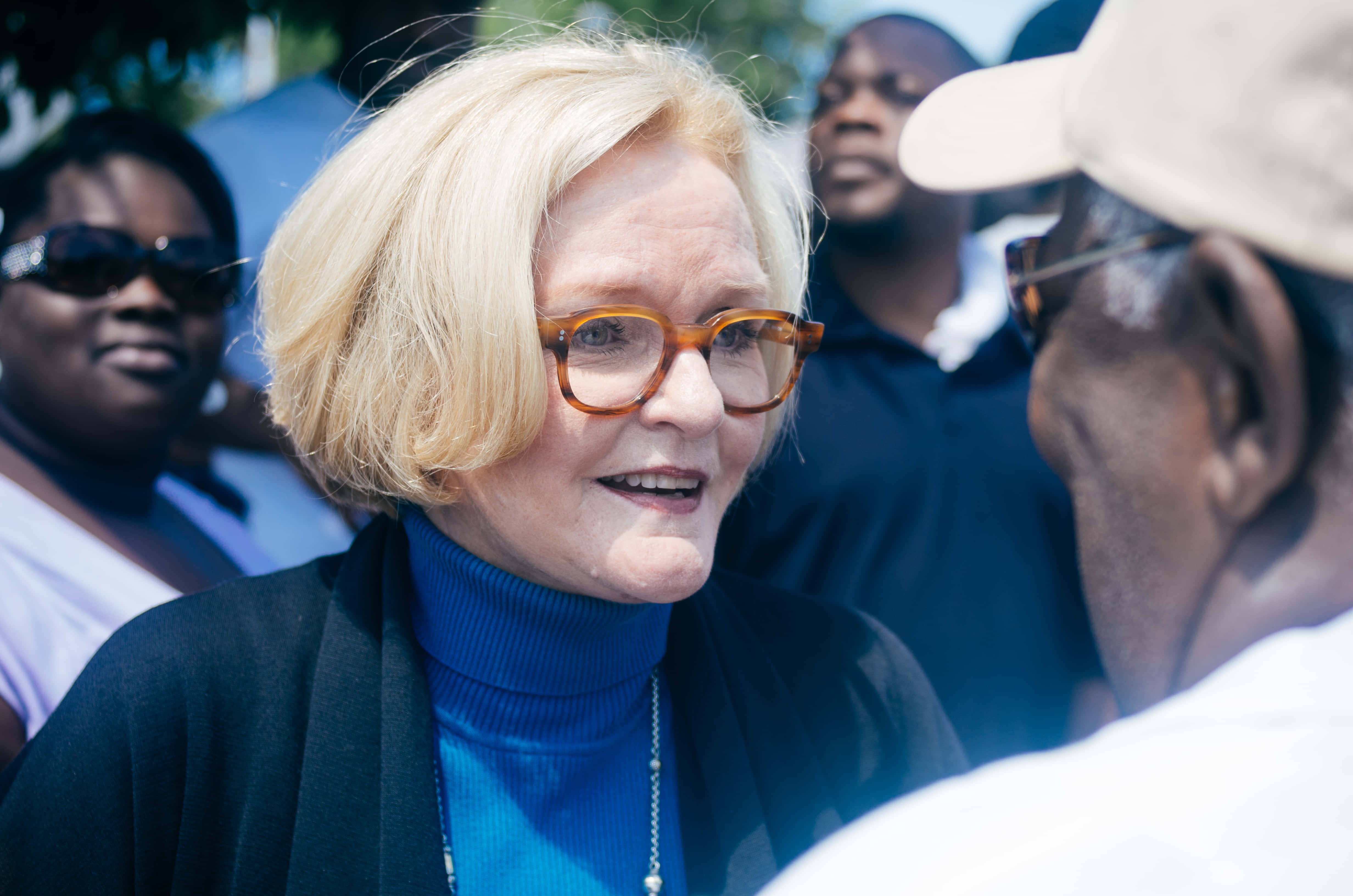Claire McCaskill, blonde hair, tortoiseshell glasses, 4K Desktop Wallpaper