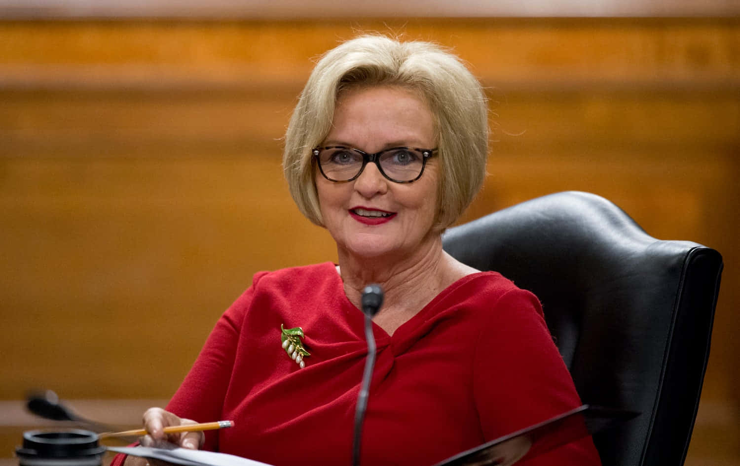 Claire Mccaskill, red dress, black chair, HD Desktop Wallpaper