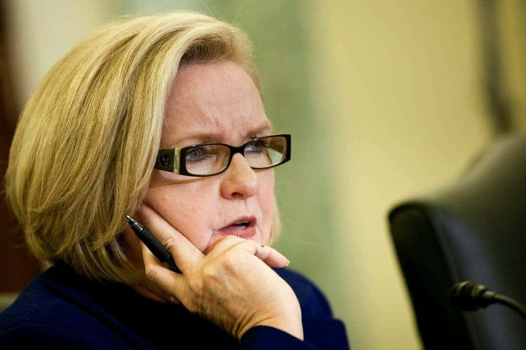 Claire McCaskill, blonde hair, glasses, SD Desktop Wallpaper