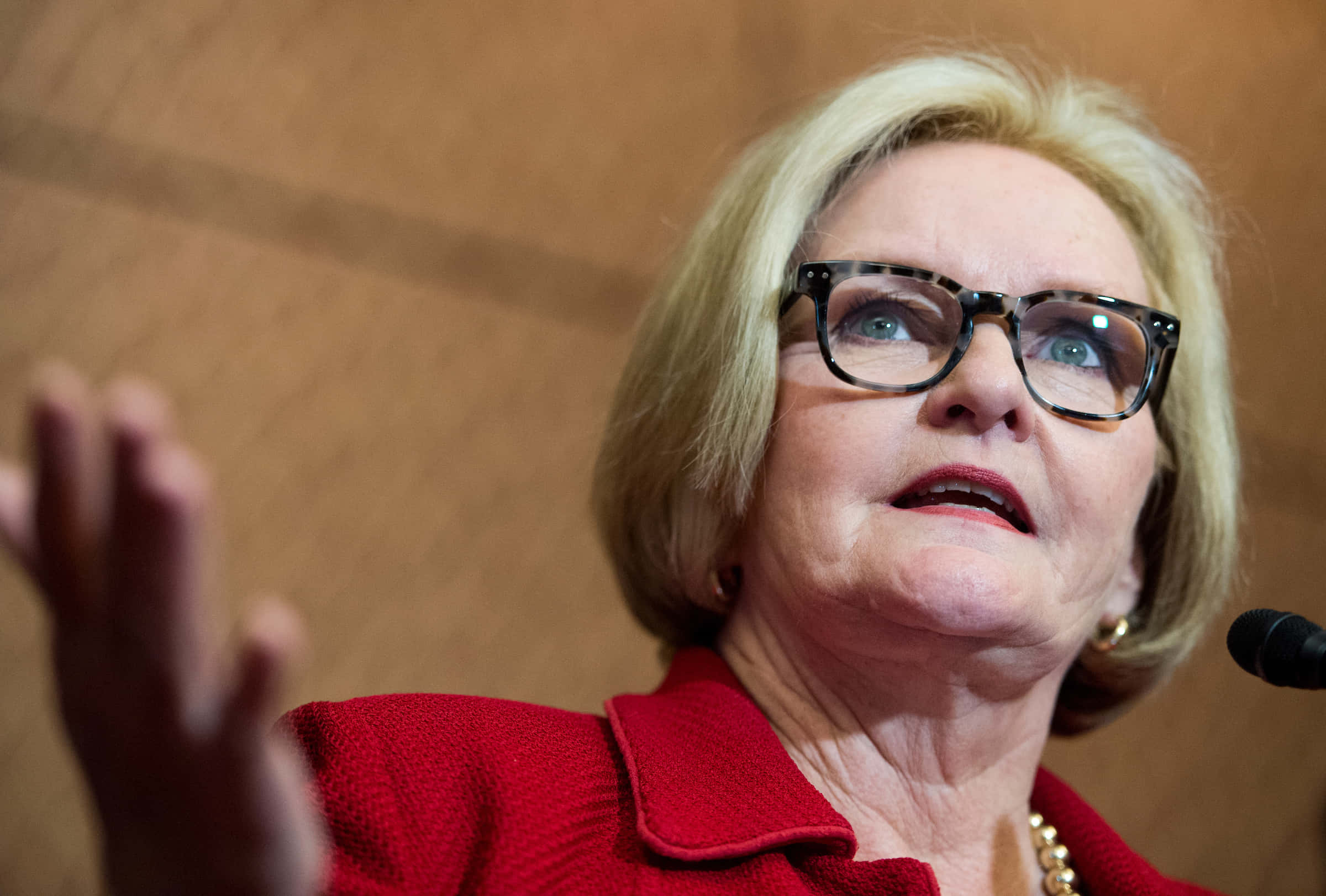 Claire McCaskill, blonde hair, glasses, Full HD Desktop Wallpaper