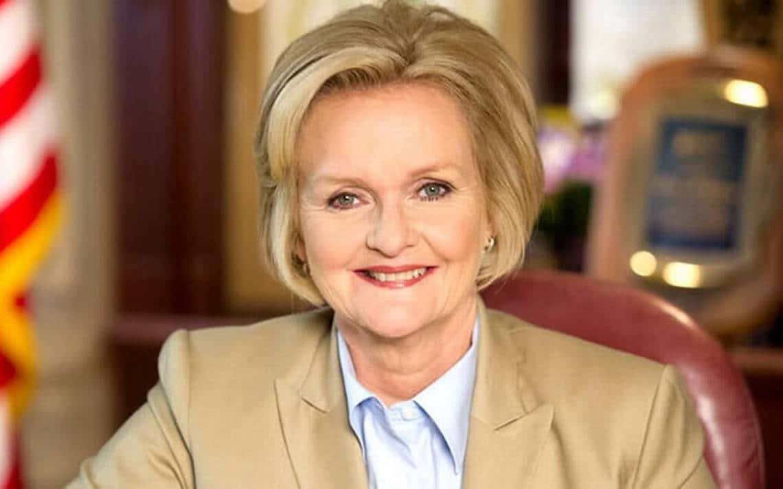 Claire McCaskill, congressional office, red leather chair, SD Desktop Wallpaper