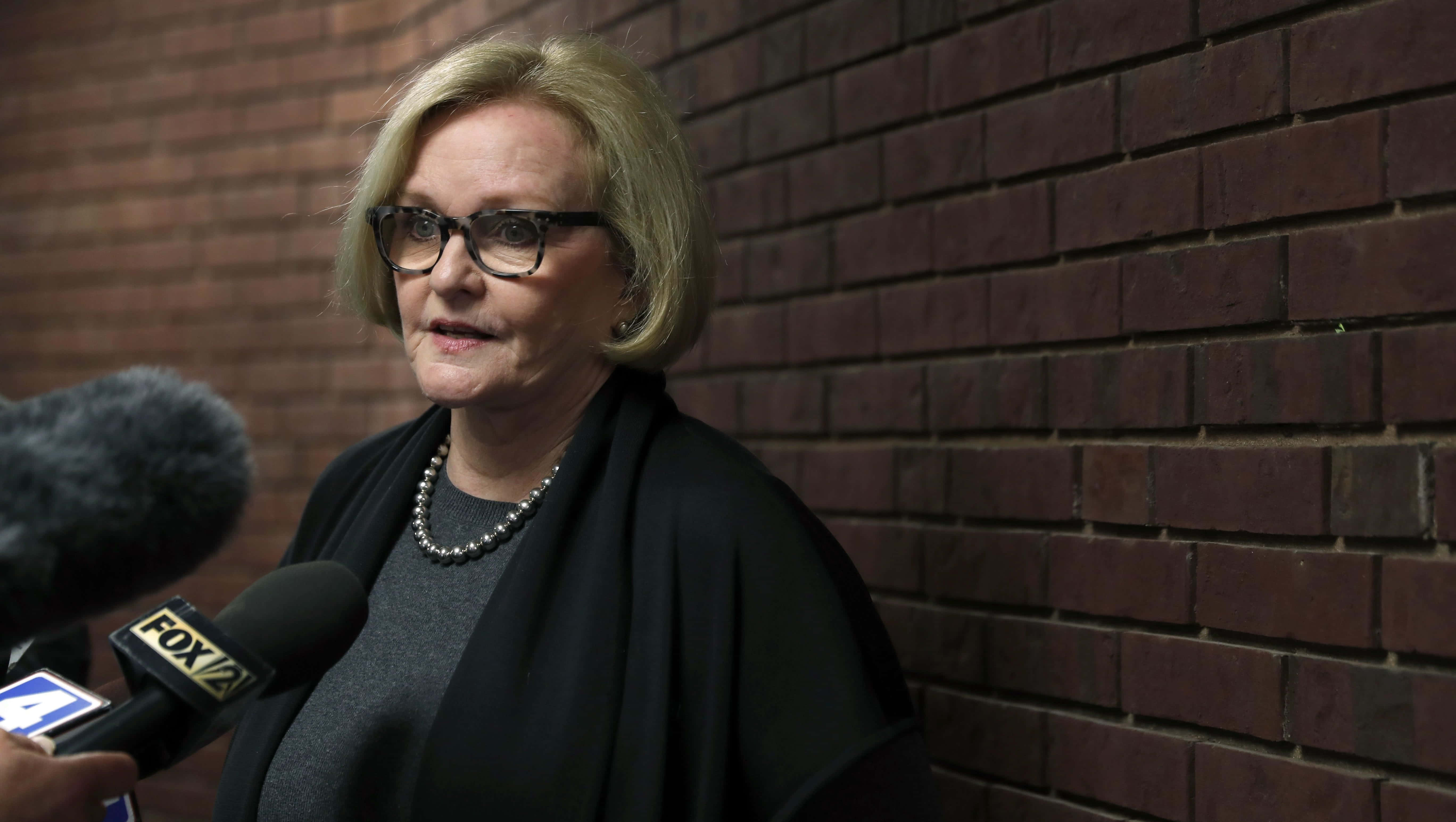 Claire McCaskill, press, microphones, 5K Desktop Wallpaper