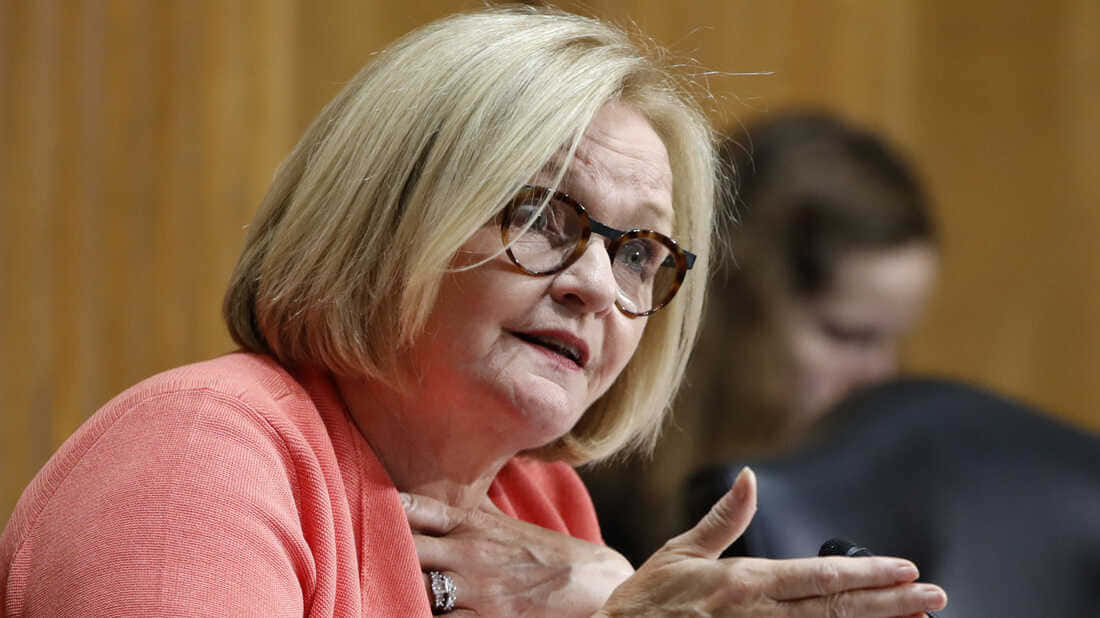 Claire Mccaskill, peach coat, blonde hair, SD Desktop Wallpaper