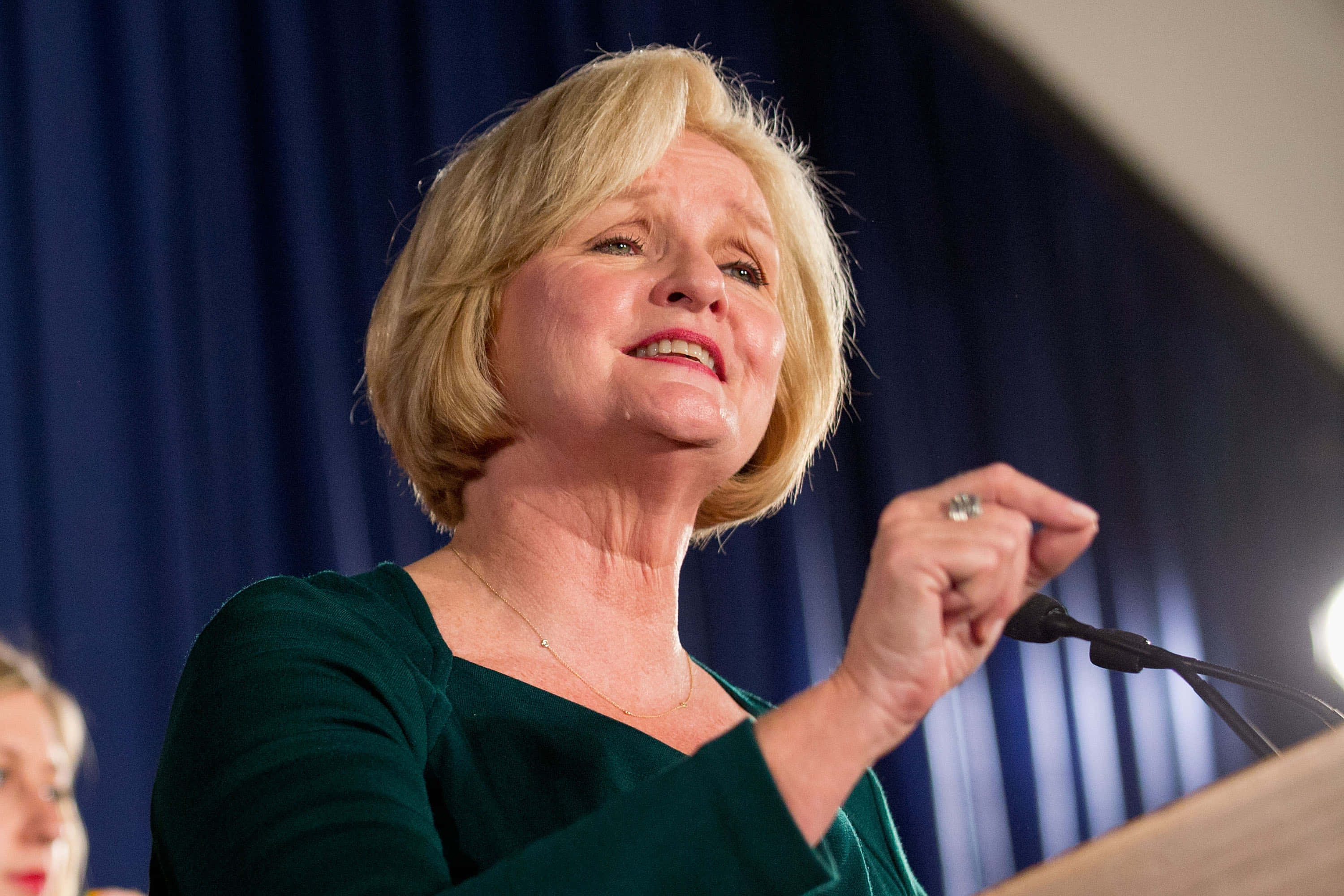 Claire McCaskill, green dress, deep blue curtain, 2K Desktop Wallpaper