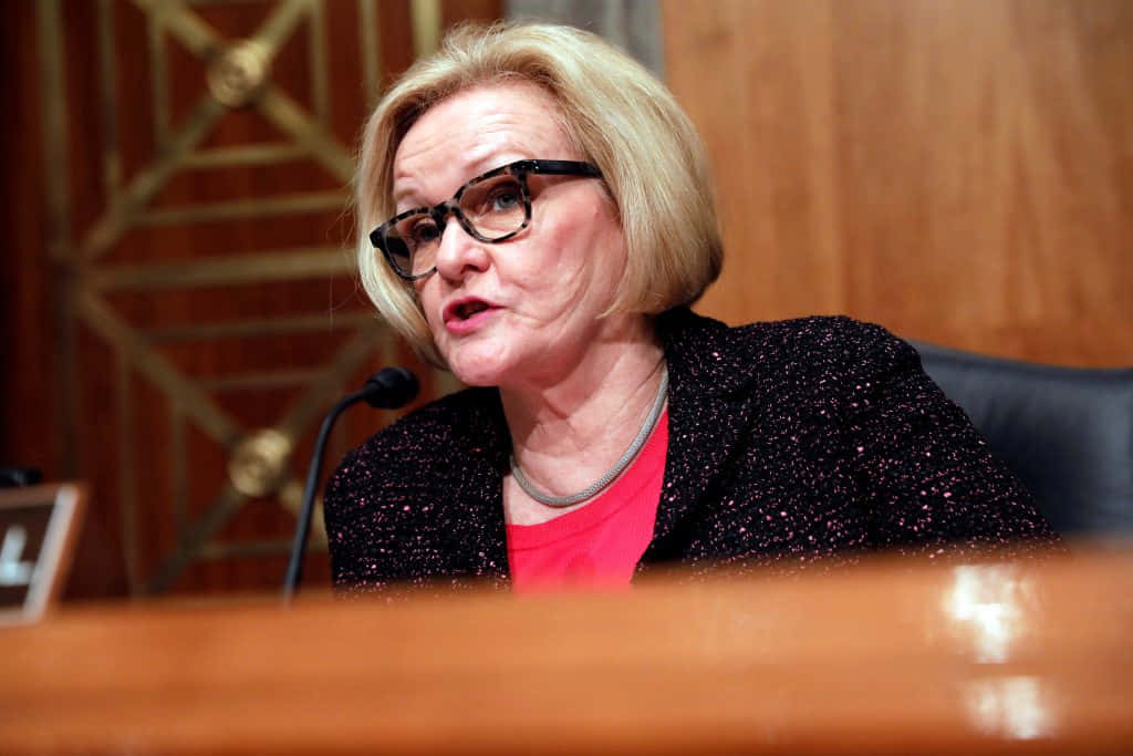 Claire Mccaskill, black coat, blonde hair, SD Desktop Wallpaper